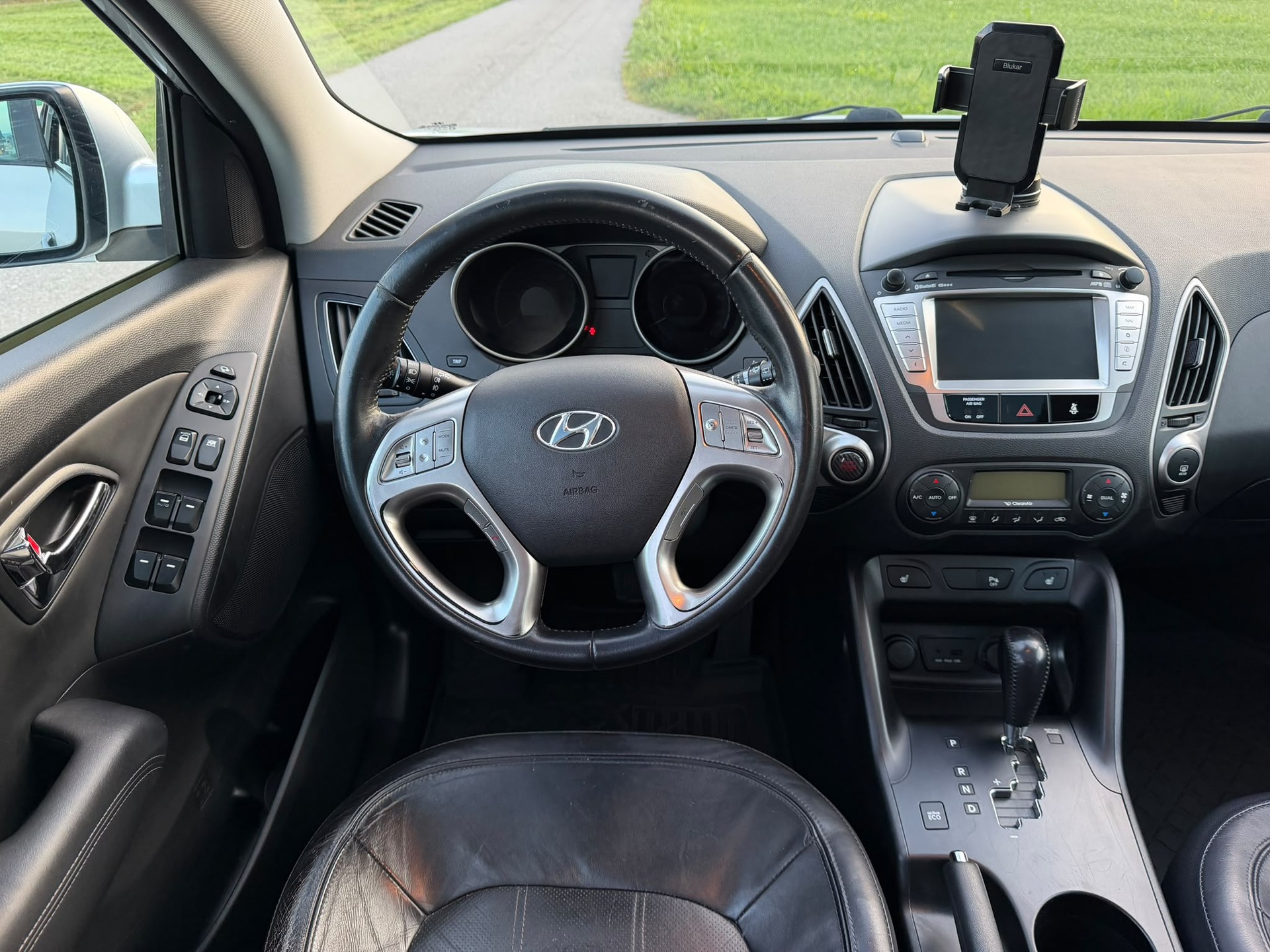HYUNDAI iX 35 2.0 CRDi Premium 4WD Automatic-image-13