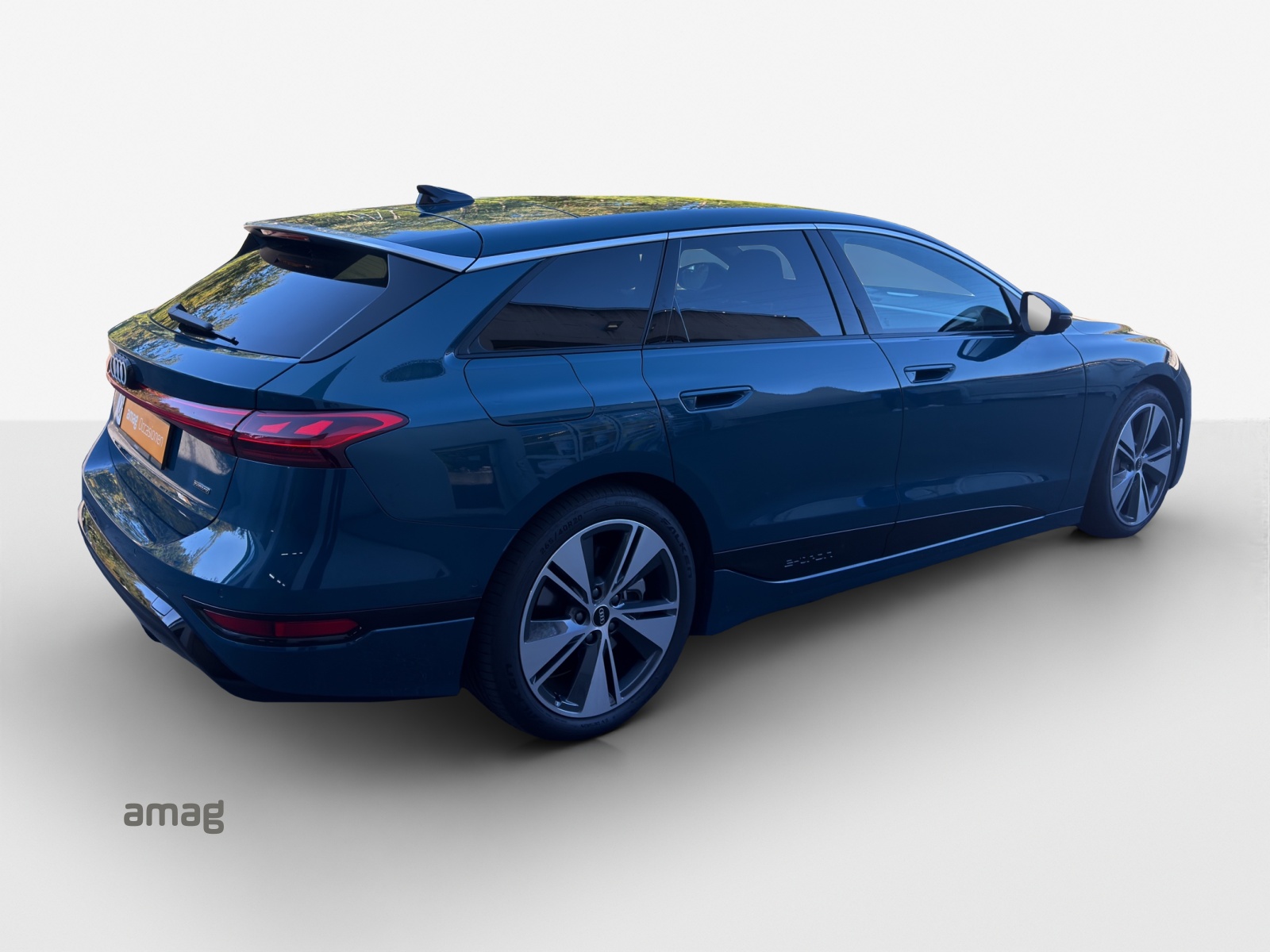 AUDI A6 Avant e-tron quattro-image-4
