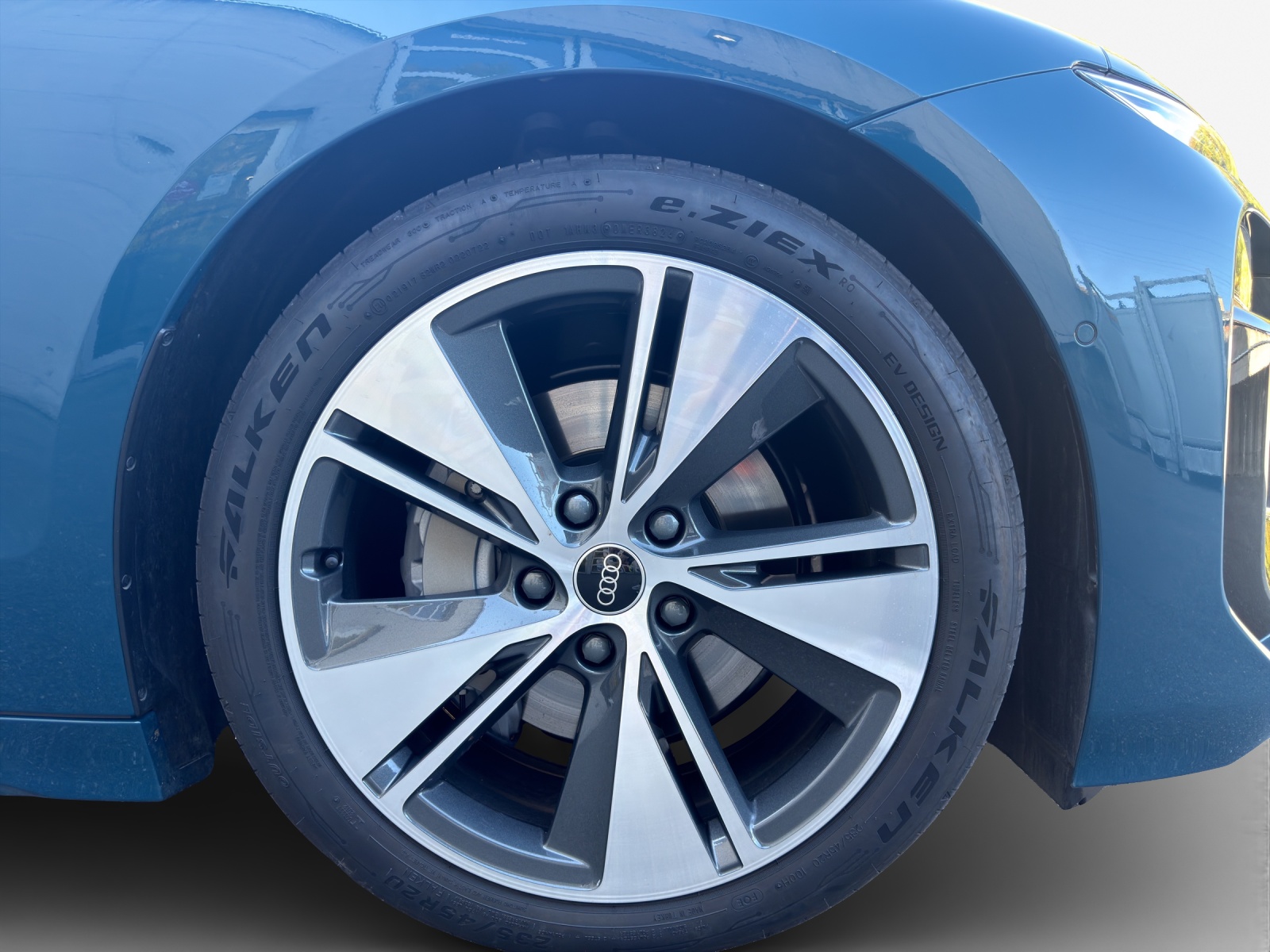 AUDI A6 Avant e-tron quattro-image-13