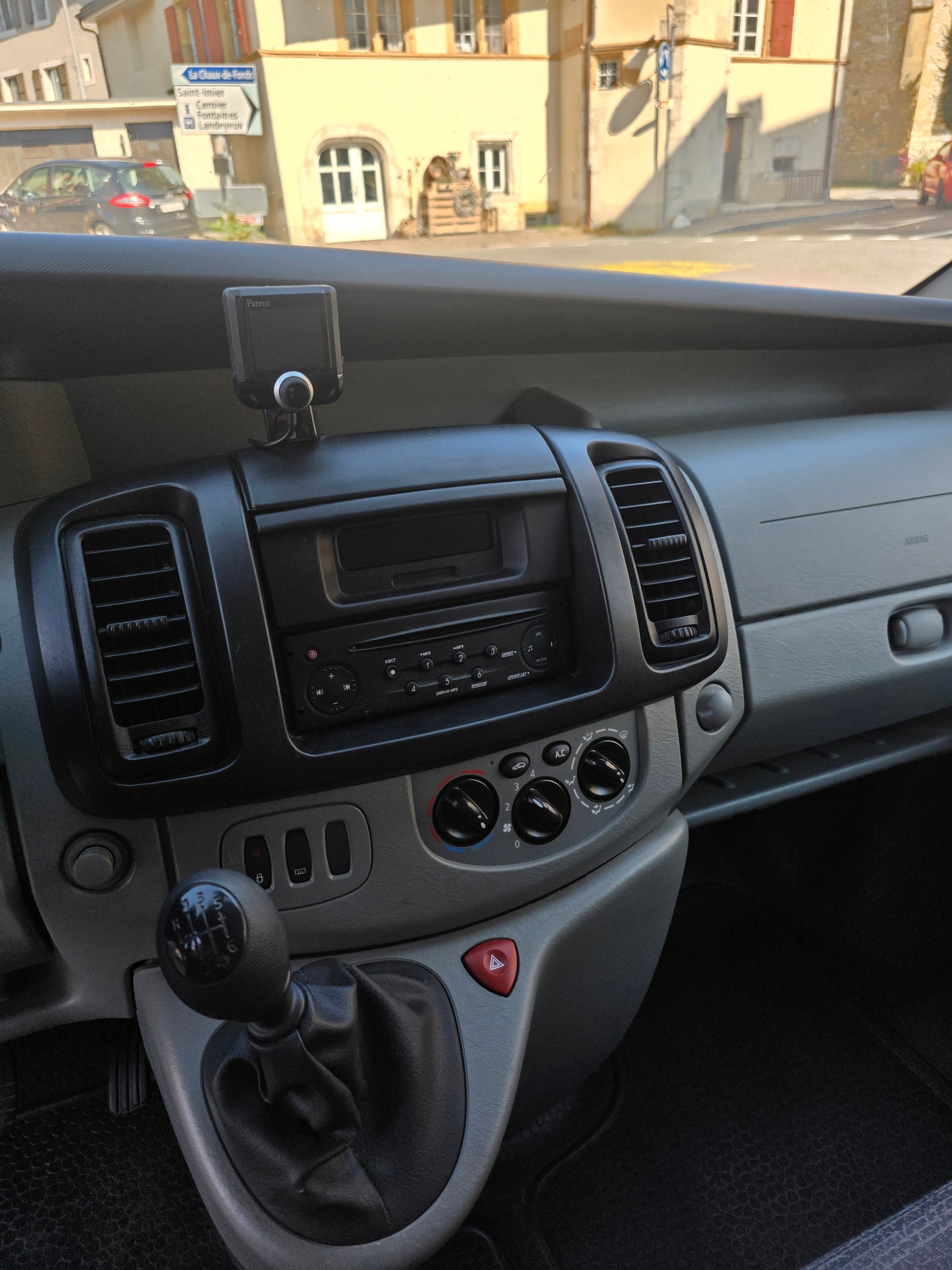 RENAULT Trafic 2.0 dCi 115 2.9t L2H1-image-8