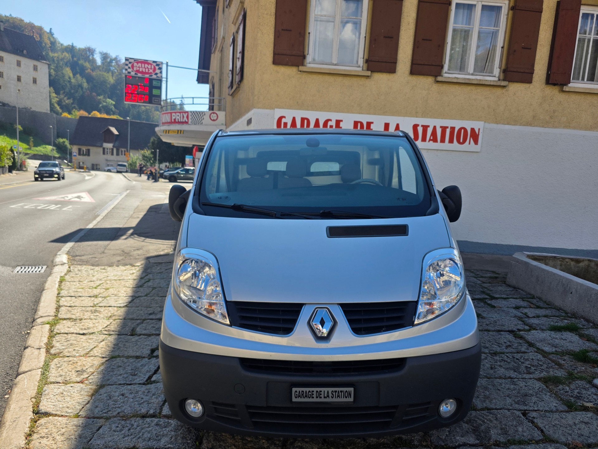 RENAULT Trafic 2.0 dCi 115 2.9t L2H1-image-1