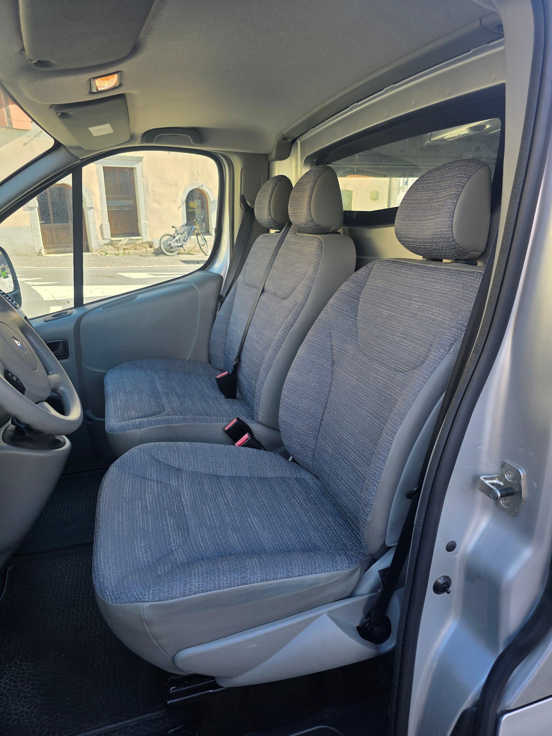 RENAULT Trafic 2.0 dCi 115 2.9t L2H1-image-9