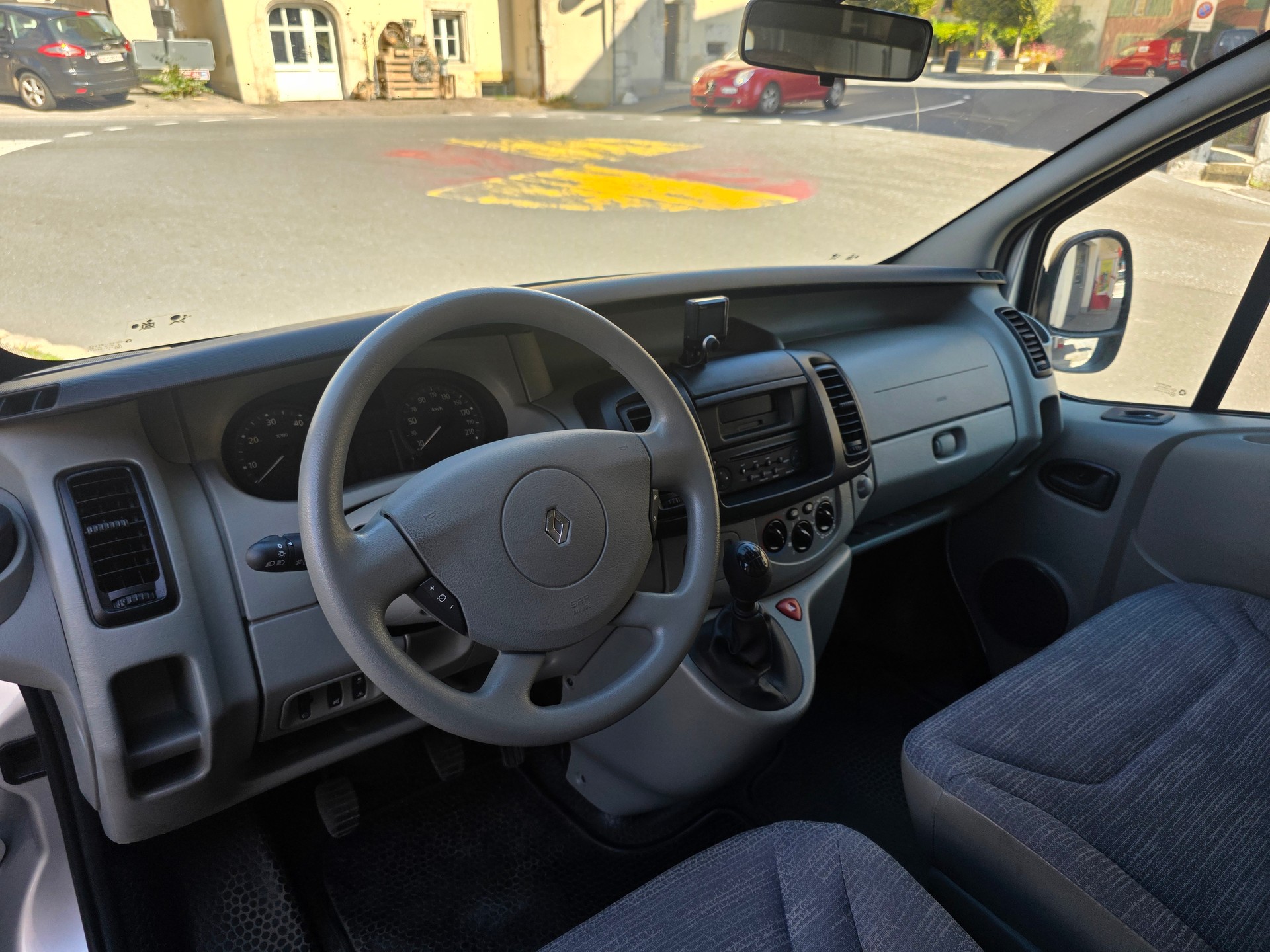 RENAULT Trafic 2.0 dCi 115 2.9t L2H1-image-7