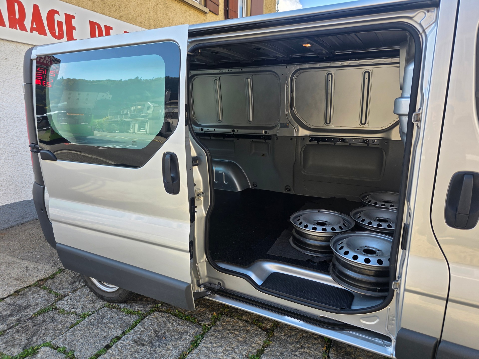 RENAULT Trafic 2.0 dCi 115 2.9t L2H1-image-5