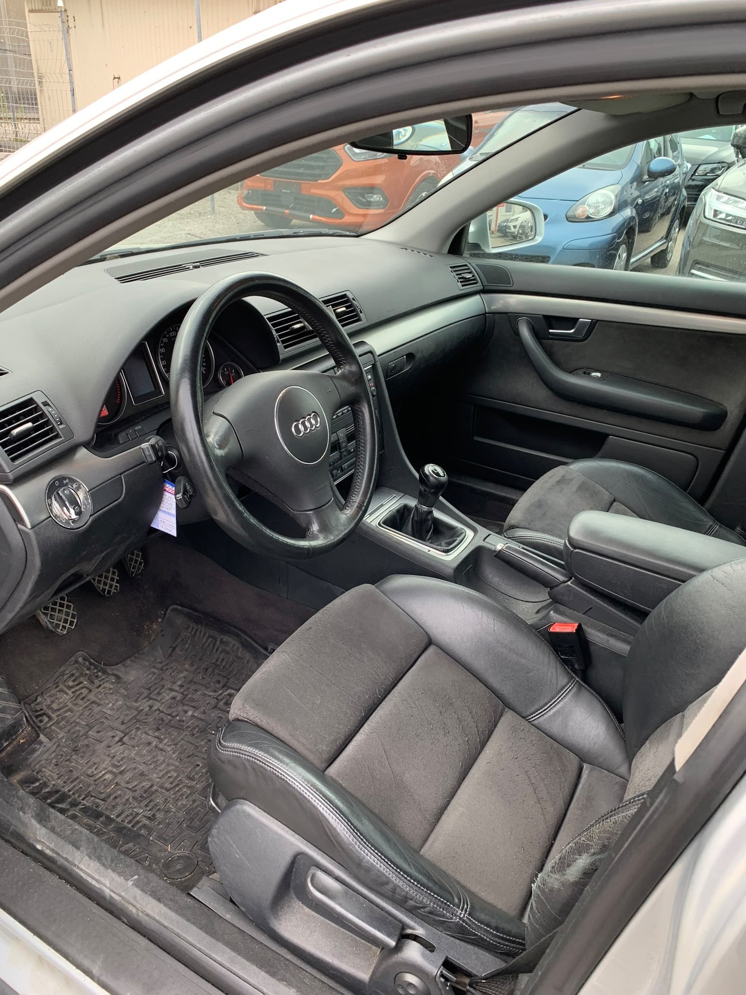 AUDI A4 Avant 1.9 TDI (Klimatronik * Radio CD * Leder/Alcantara * BO3)-image-13