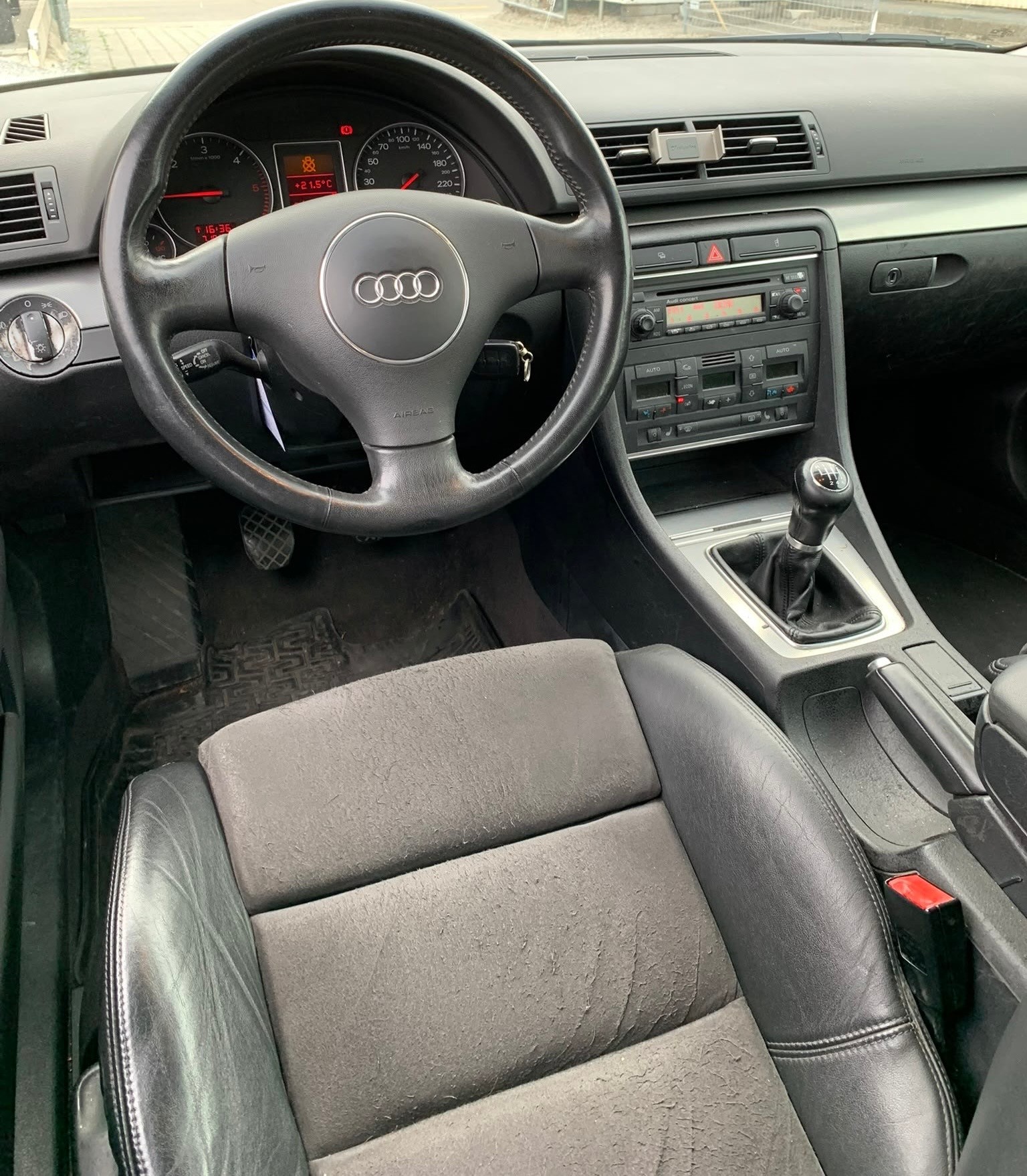 AUDI A4 Avant 1.9 TDI (Klimatronik * Radio CD * Leder/Alcantara * BO3)-image-11