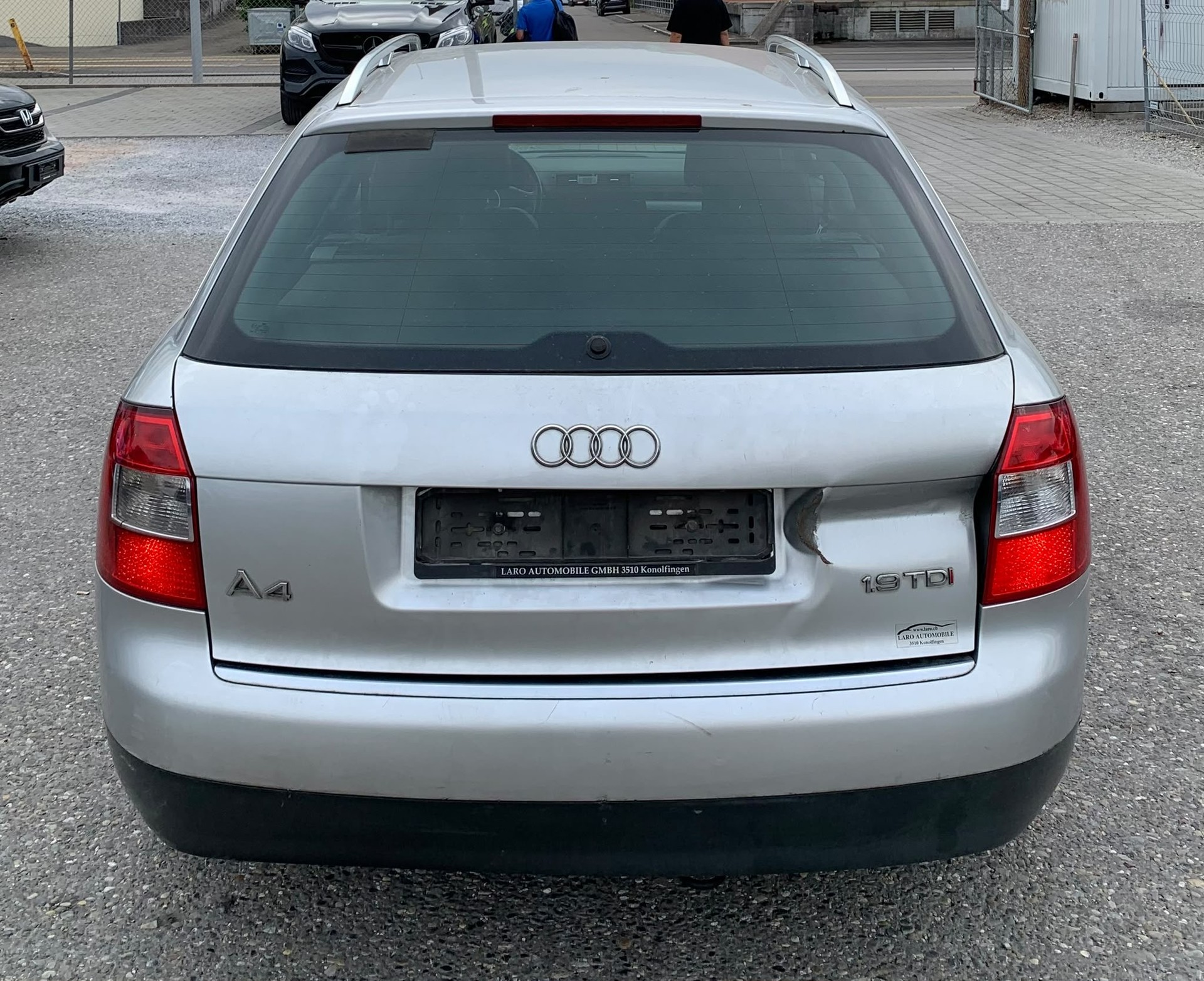 AUDI A4 Avant 1.9 TDI (Klimatronik * Radio CD * Leder/Alcantara * BO3)-image-3