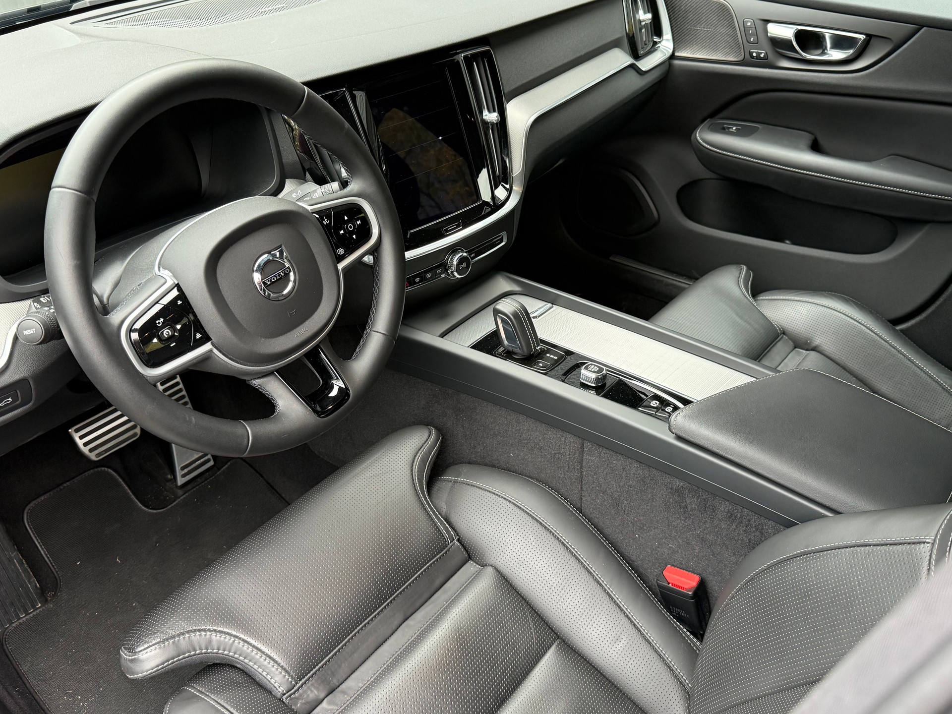 VOLVO S60 B5 AWD Benzin Mild Hybrid R-Design Geartronic-image-8