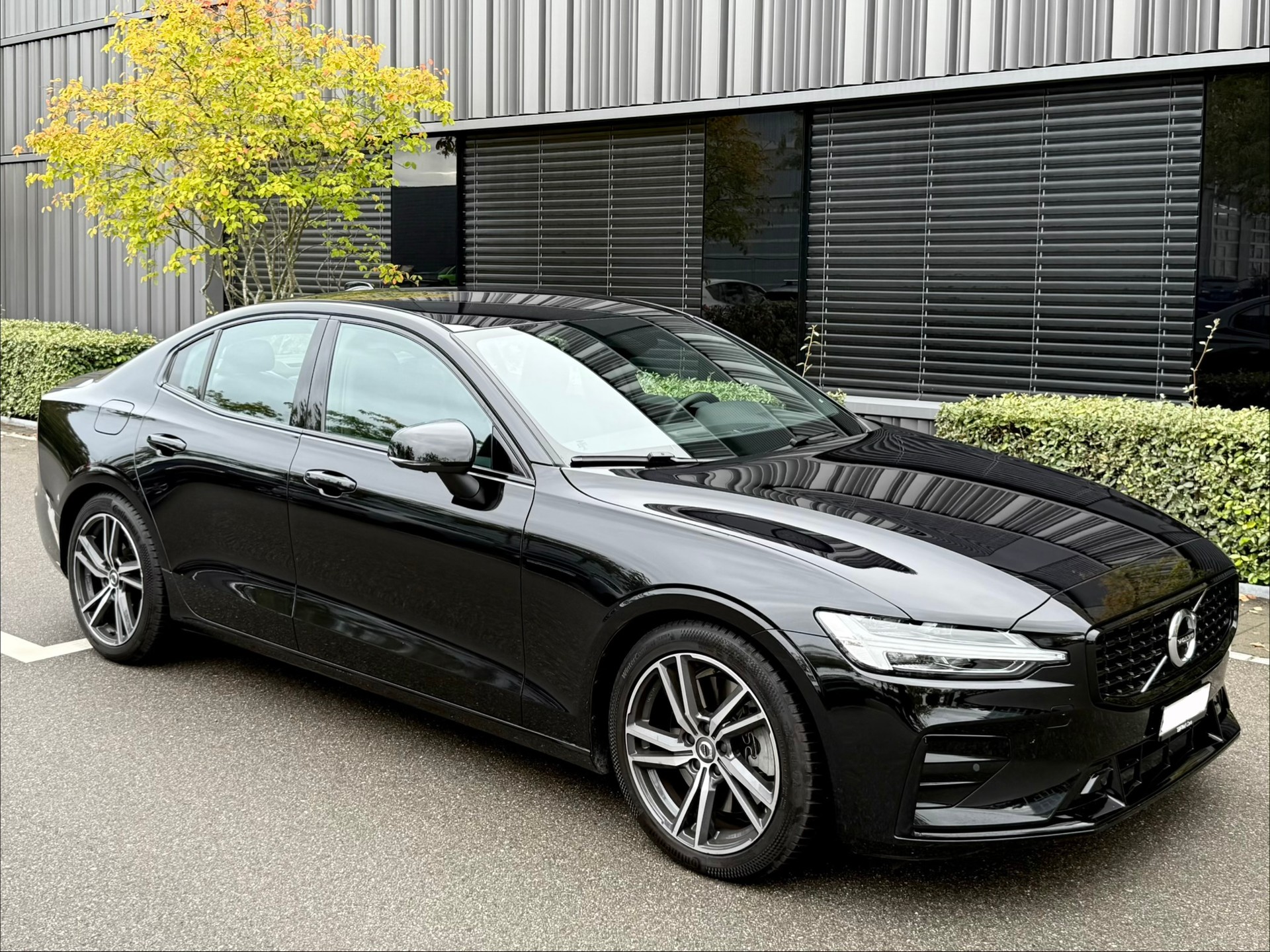 VOLVO S60 B5 AWD Benzin Mild Hybrid R-Design Geartronic-image-5