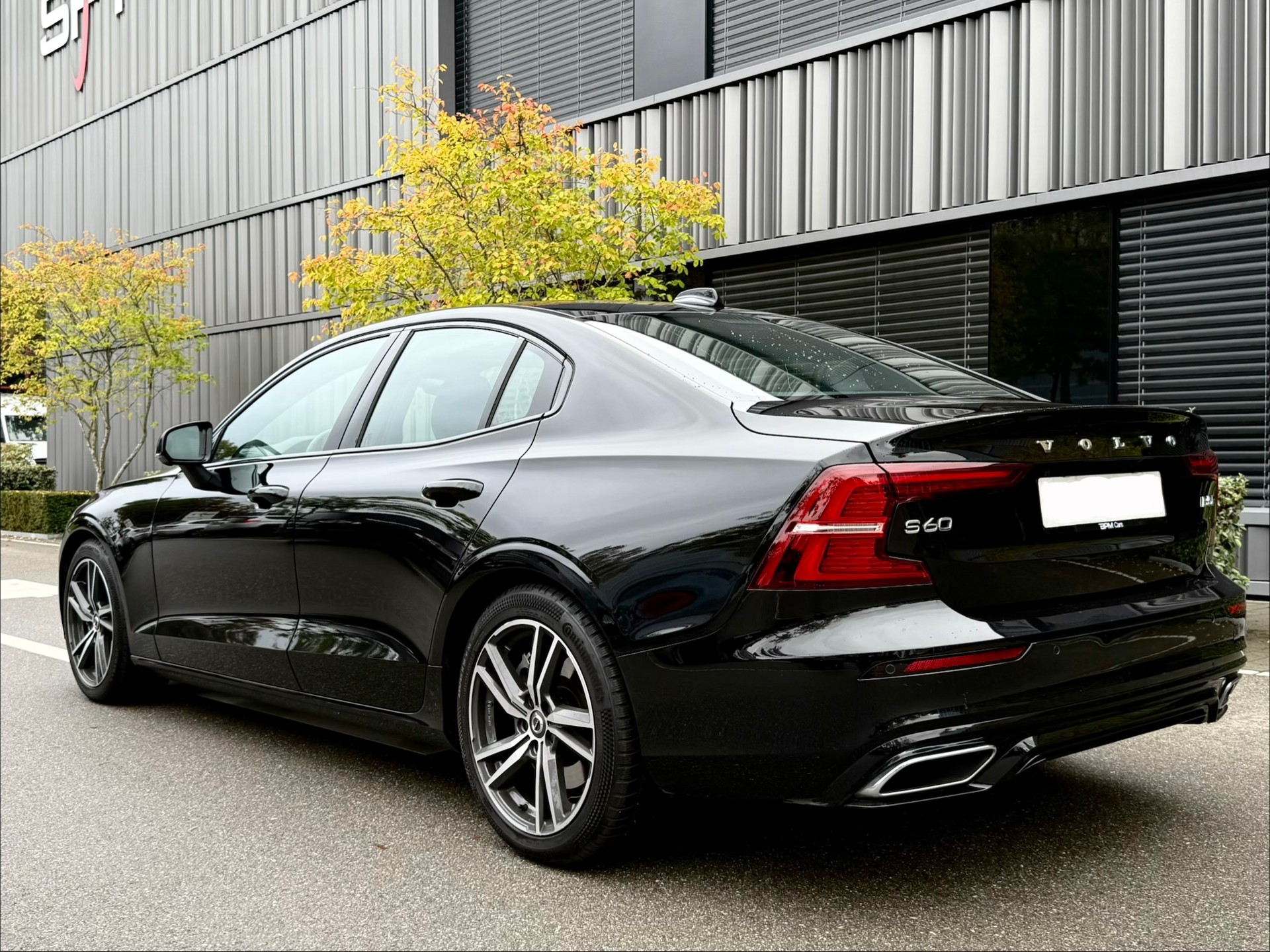 VOLVO S60 B5 AWD Benzin Mild Hybrid R-Design Geartronic-image-6