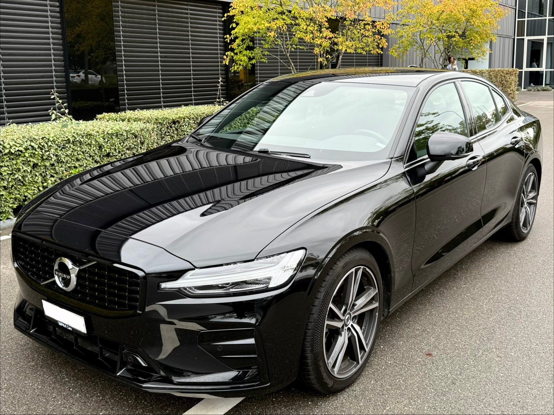VOLVO S60 B5 AWD Benzin Mild Hybrid R-Design Geartronic-image-0