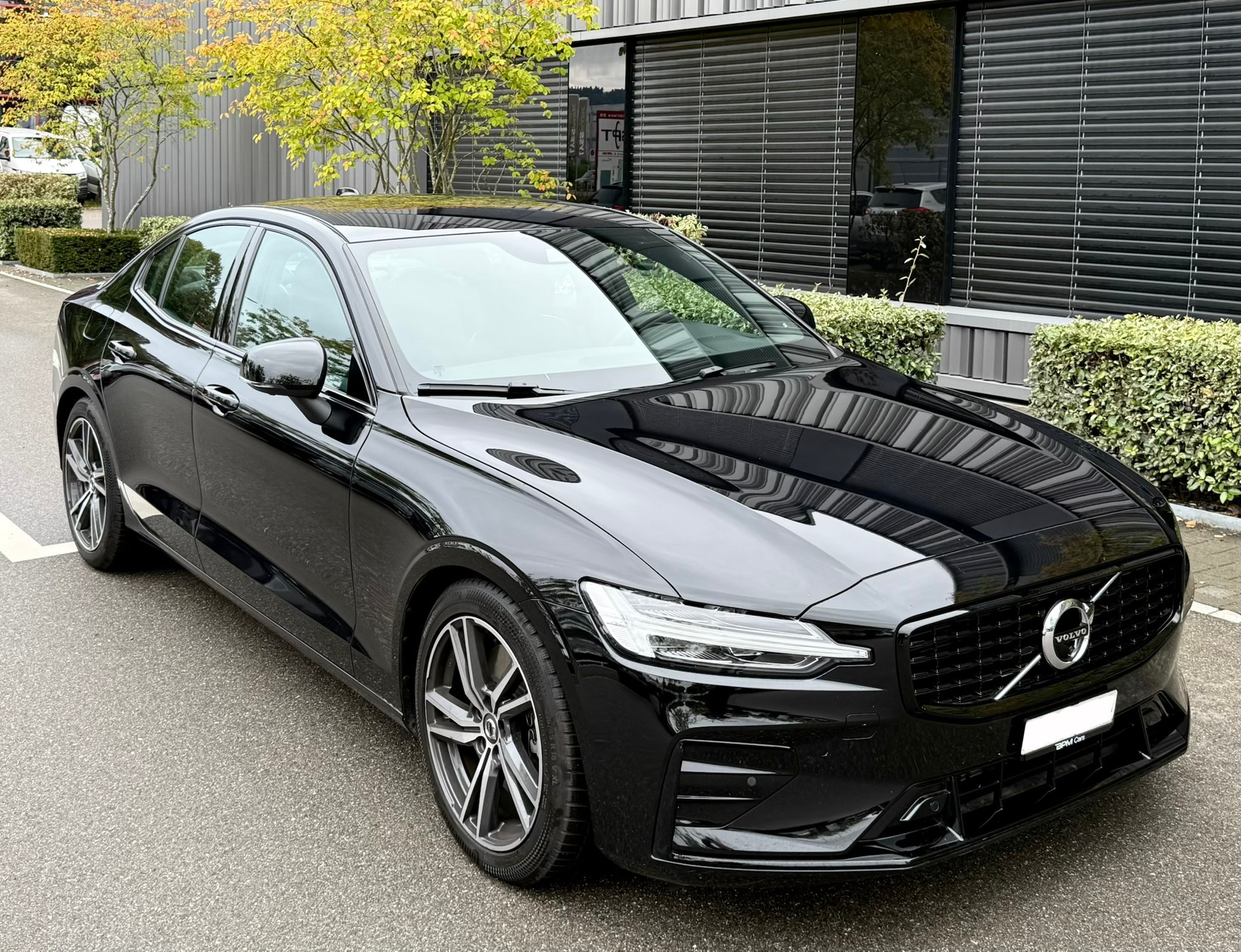 VOLVO S60 B5 AWD Benzin Mild Hybrid R-Design Geartronic-image-3