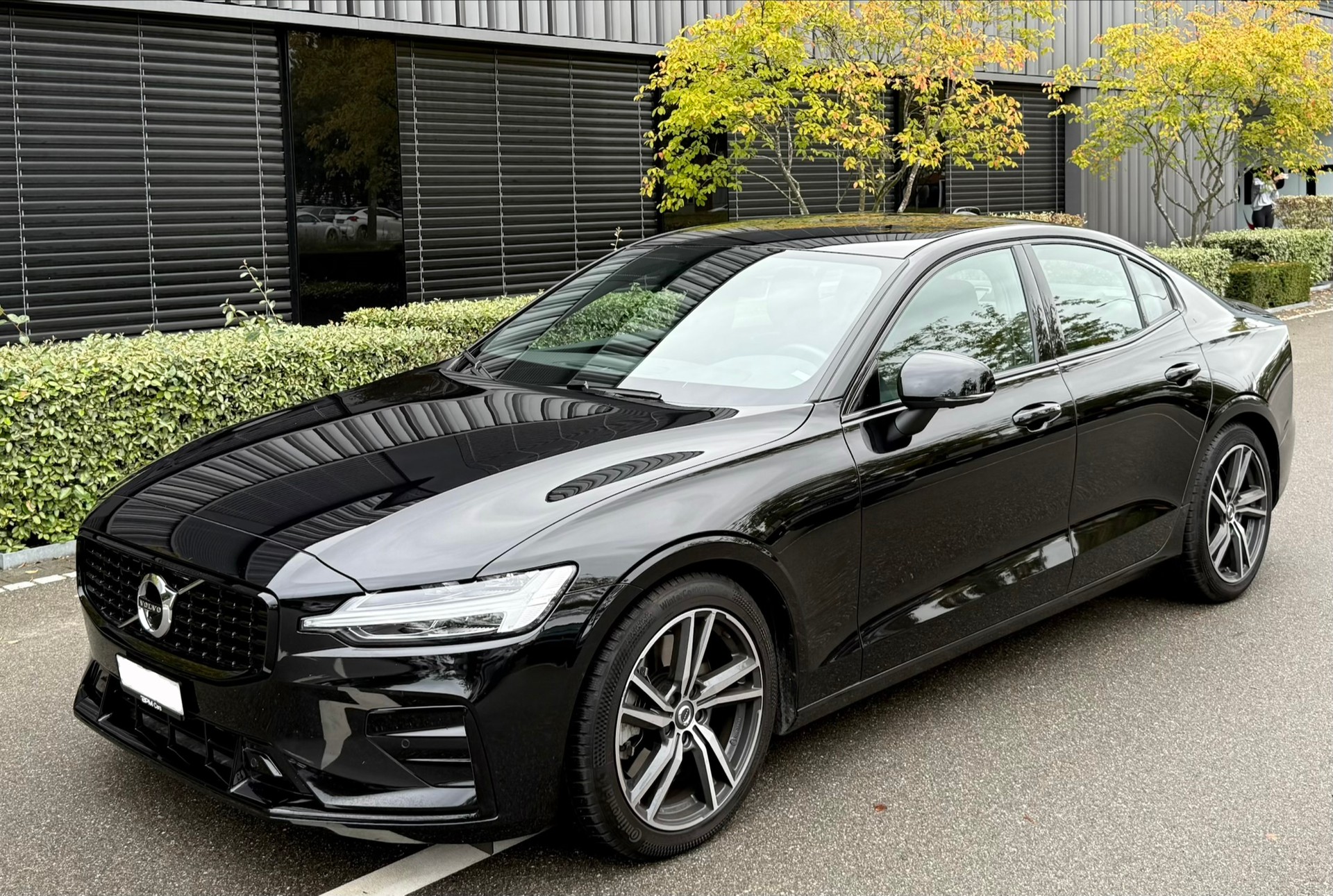 VOLVO S60 B5 AWD Benzin Mild Hybrid R-Design Geartronic-image-4