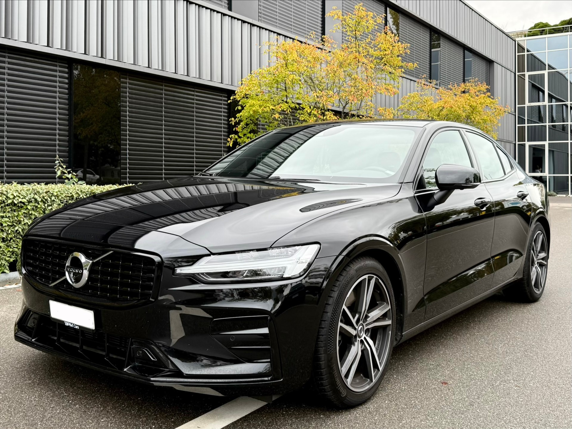 VOLVO S60 B5 AWD Benzin Mild Hybrid R-Design Geartronic-image-2