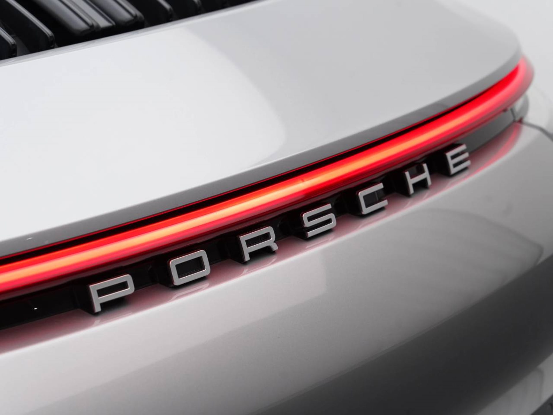 PORSCHE 911 Carrera-image-14