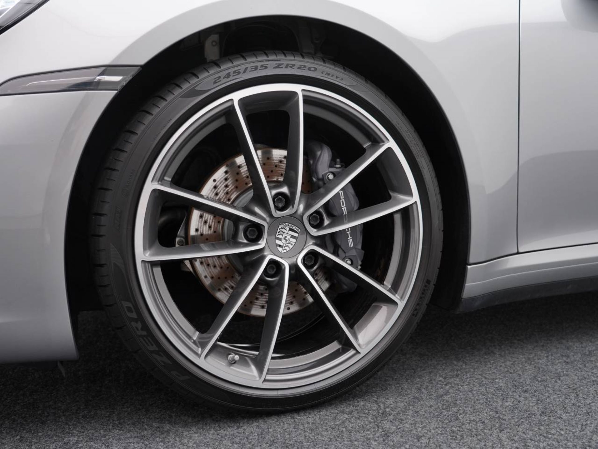 PORSCHE 911 Carrera-image-19
