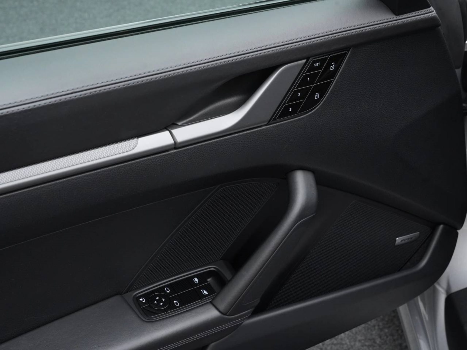 PORSCHE 911 Carrera-image-15