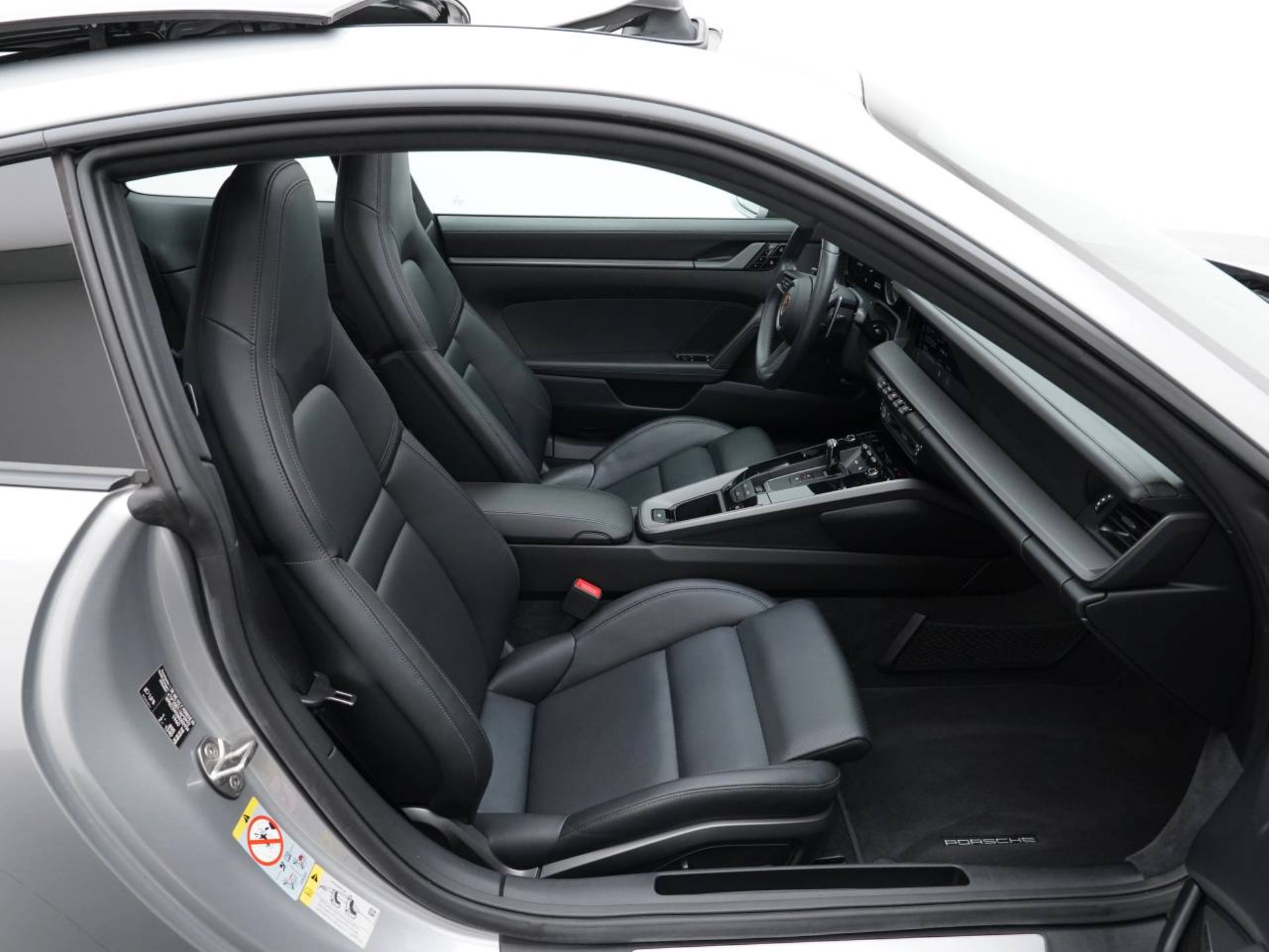 PORSCHE 911 Carrera-image-28