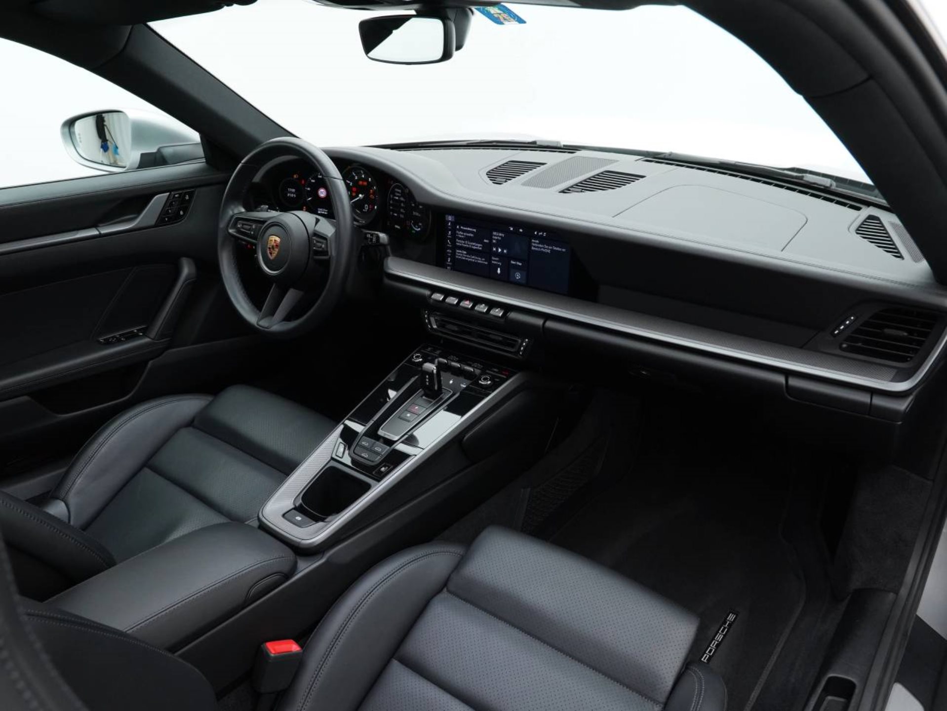PORSCHE 911 Carrera-image-27