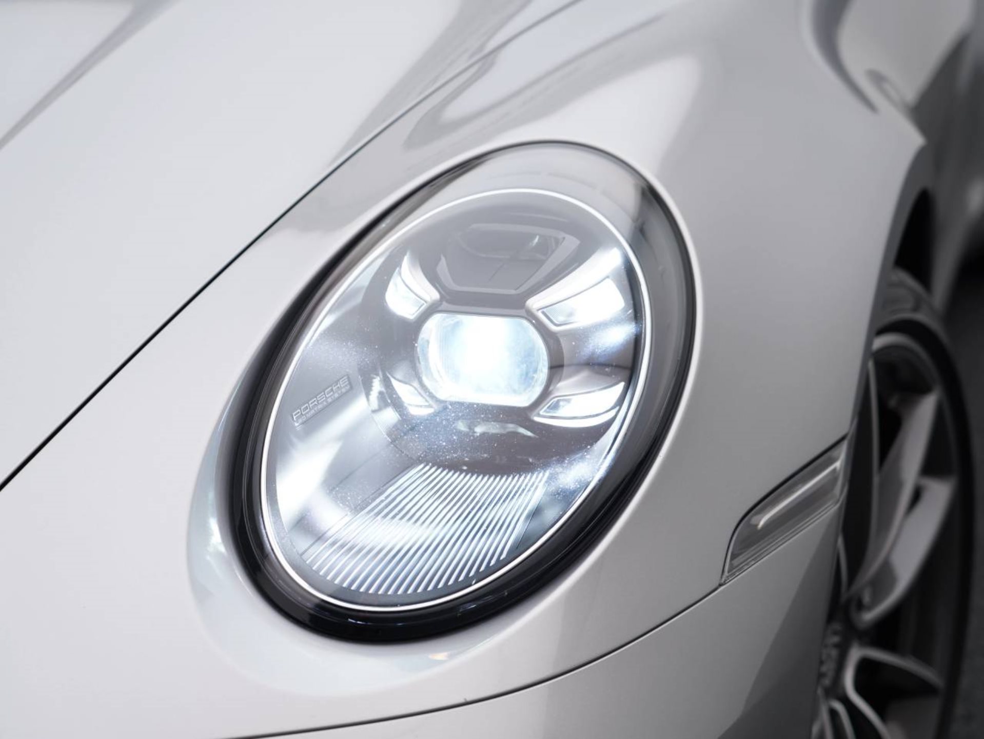 PORSCHE 911 Carrera-image-13