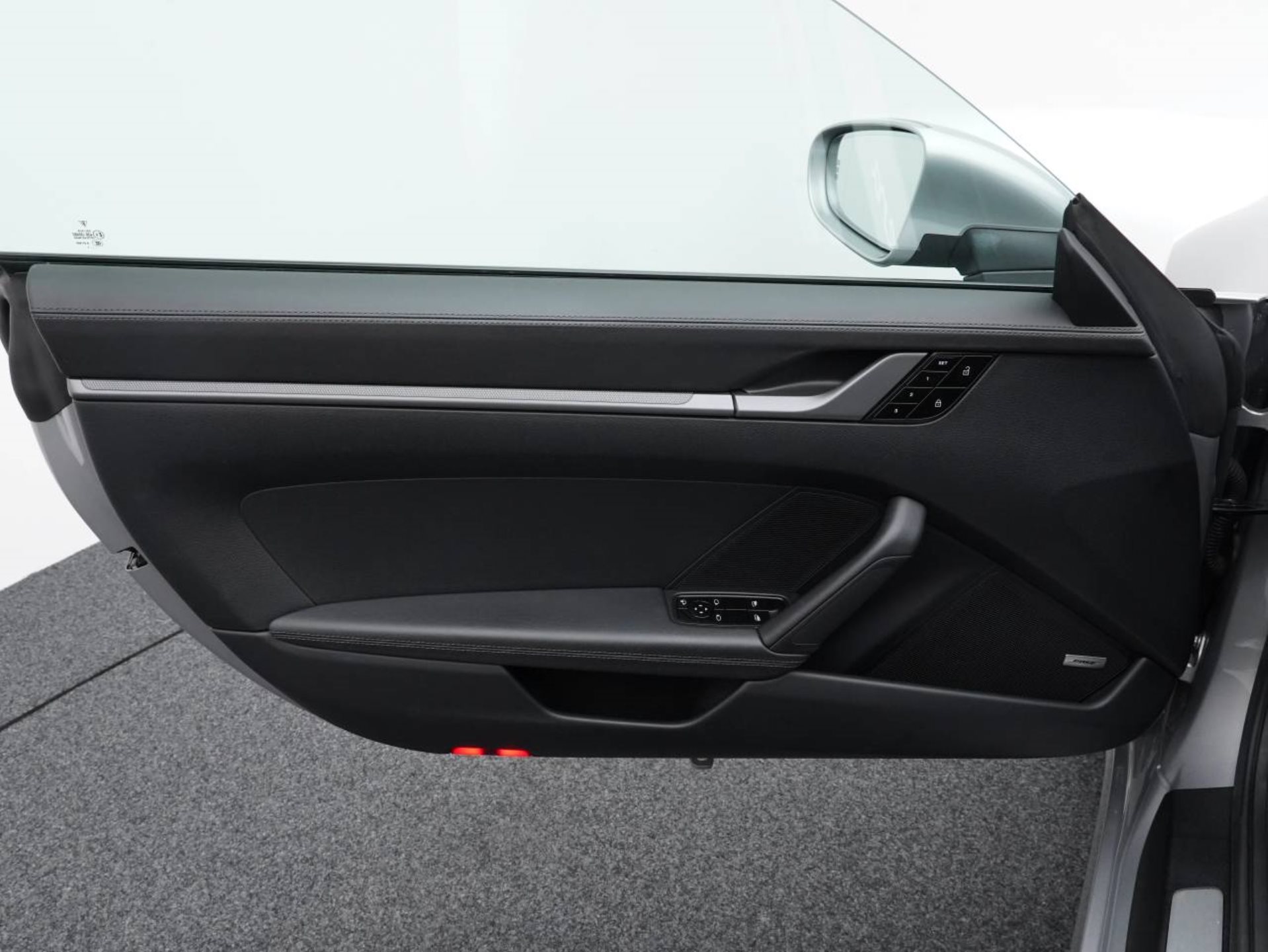 PORSCHE 911 Carrera-image-18