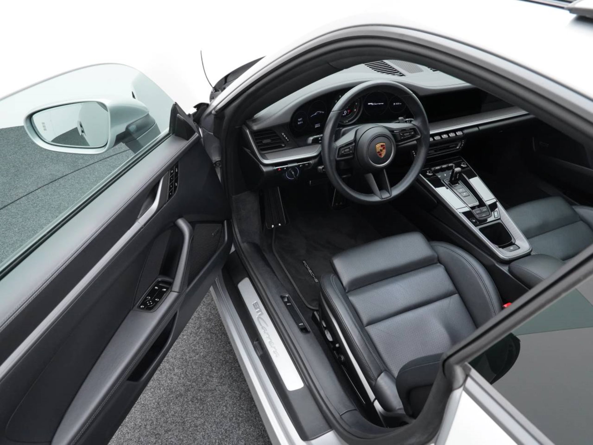 PORSCHE 911 Carrera-image-3