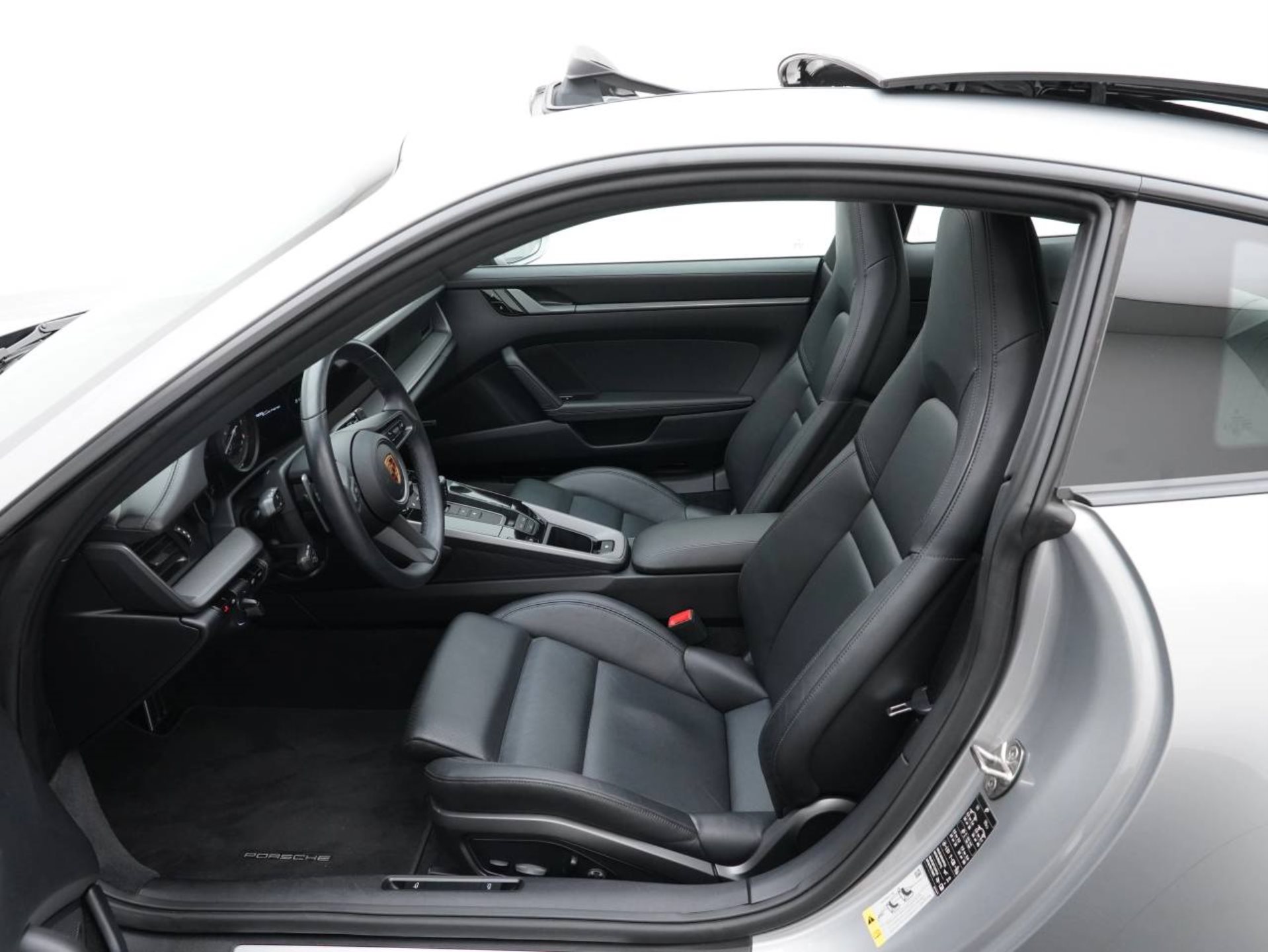 PORSCHE 911 Carrera-image-4