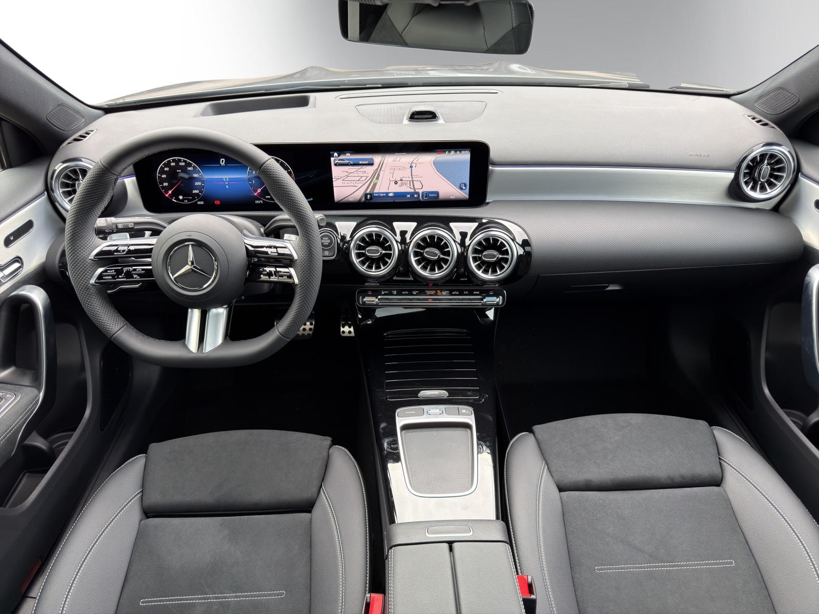 MERCEDES-BENZ A 250 4Matic 8G-DCT-image-11