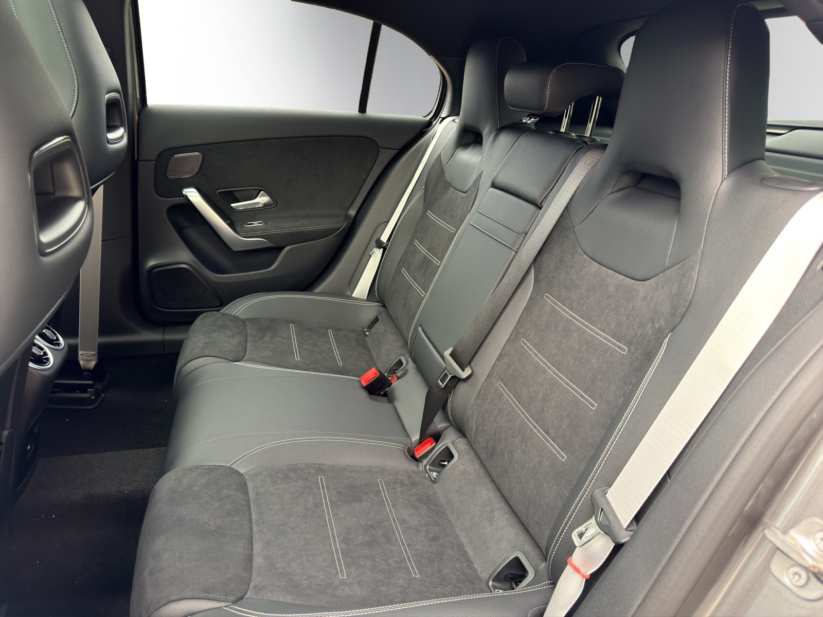MERCEDES-BENZ A 250 4Matic 8G-DCT-image-10