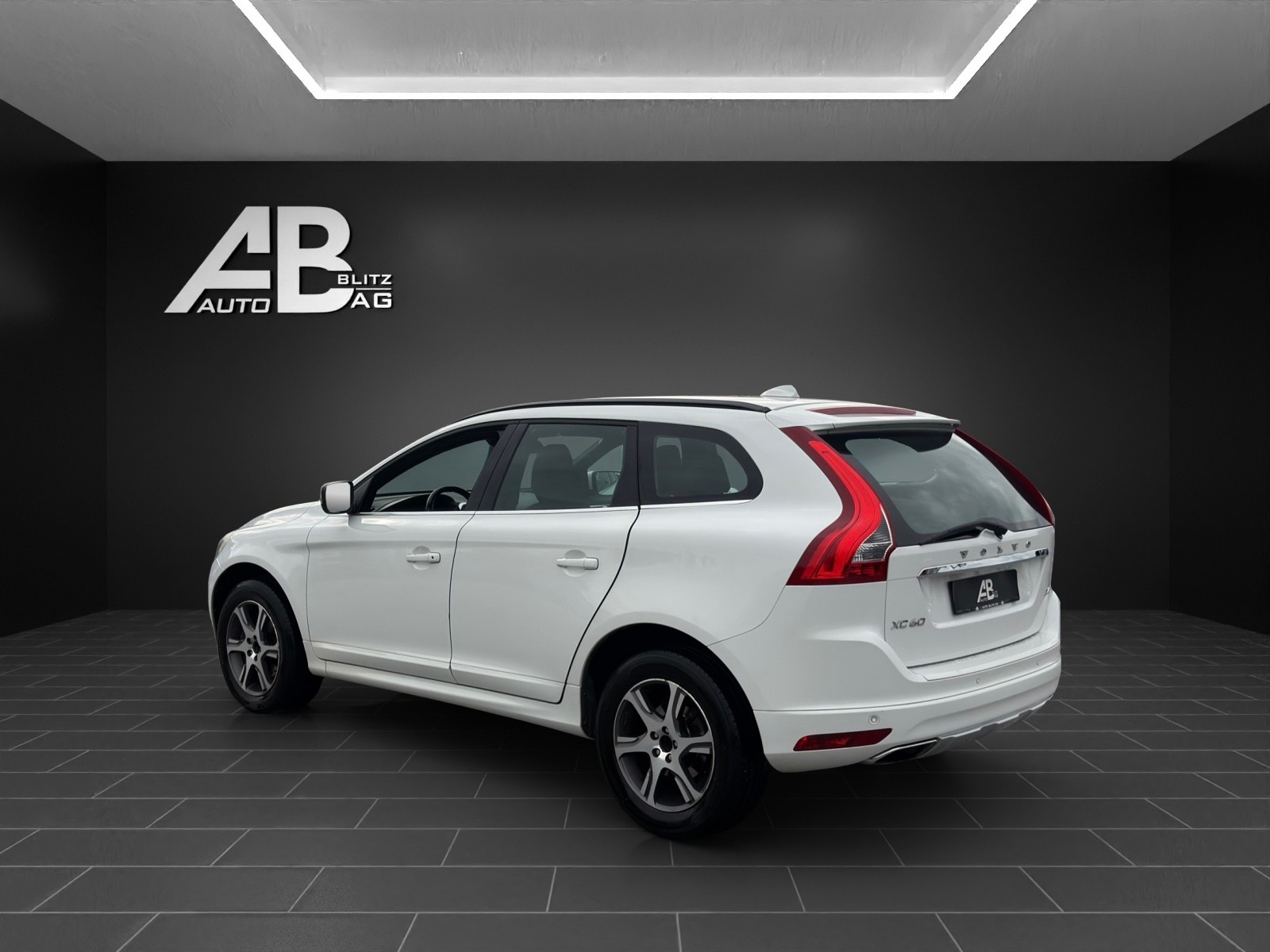VOLVO XC60 D4 Momentum mit 181 PS-image-2