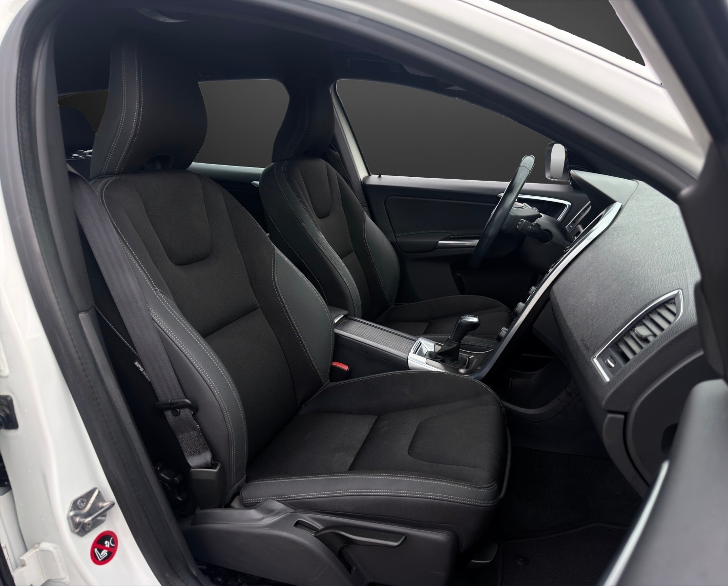 VOLVO XC60 D4 Momentum mit 181 PS-image-8