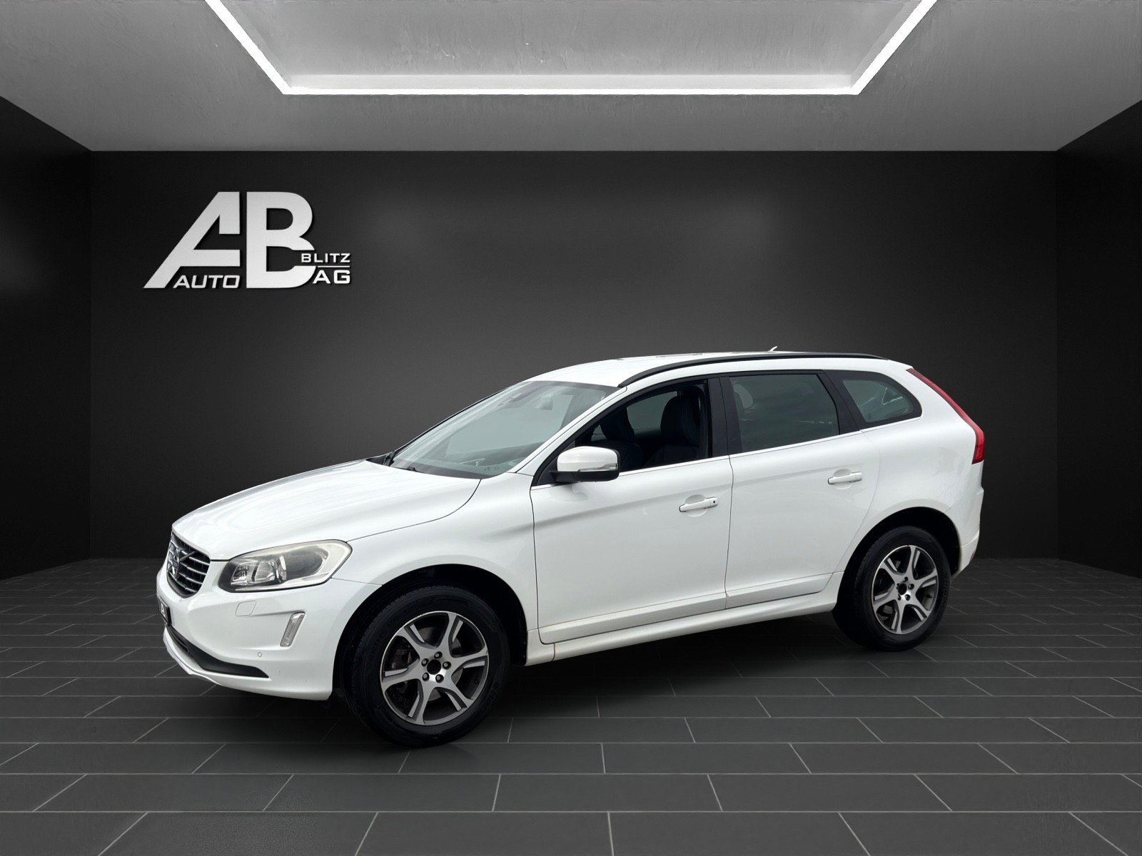 VOLVO XC60 D4 Momentum mit 181 PS-image-1