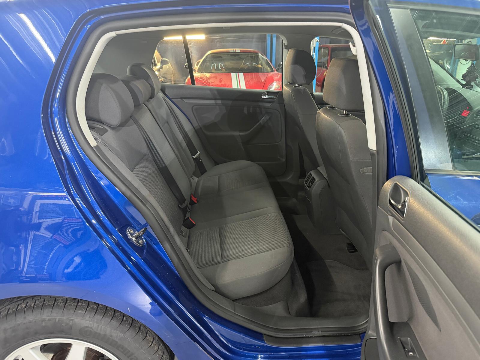 VW Golf 1.6 FSI Trendline-image-10