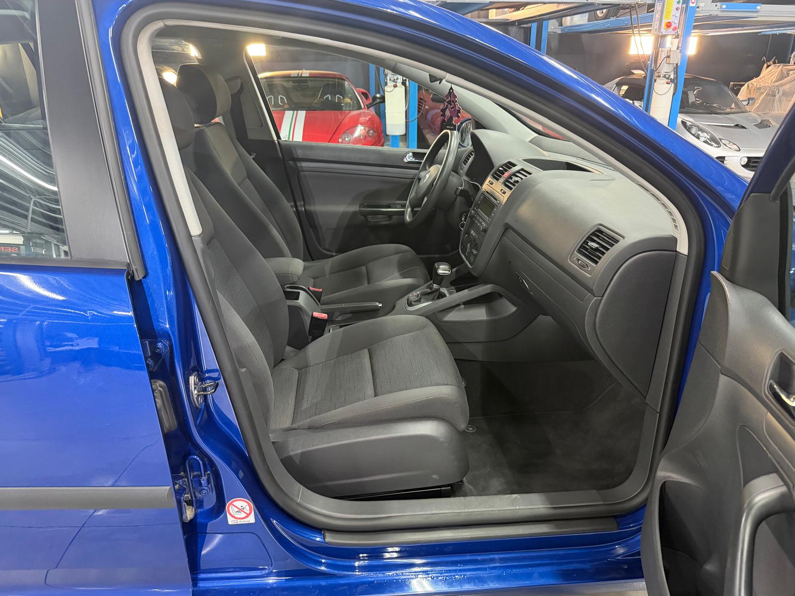 VW Golf 1.6 FSI Trendline-image-11
