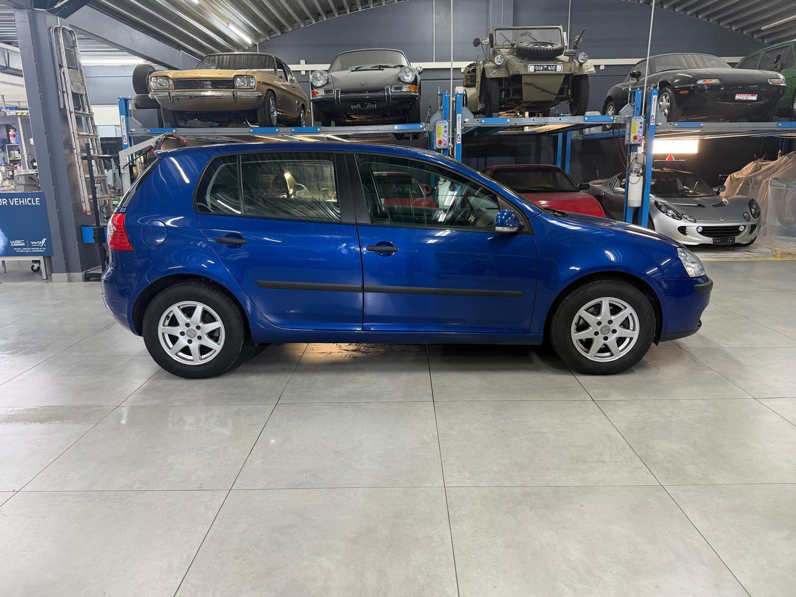 VW Golf 1.6 FSI Trendline-image-3