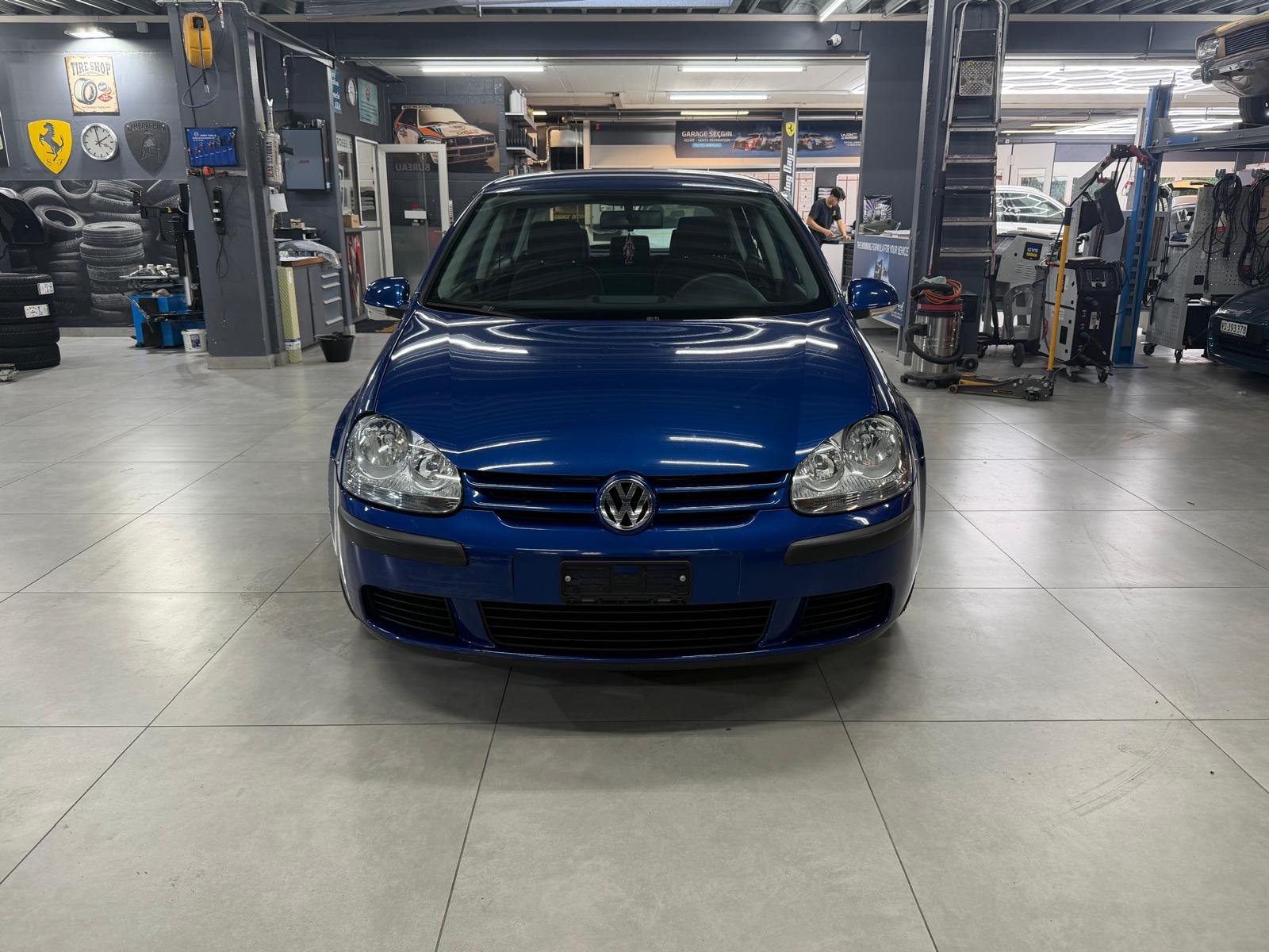 VW Golf 1.6 FSI Trendline-image-1
