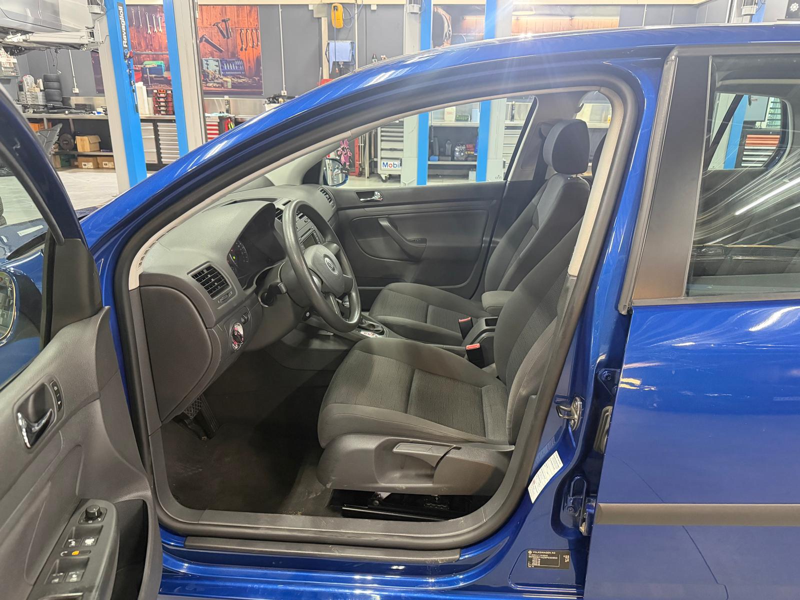 VW Golf 1.6 FSI Trendline-image-8