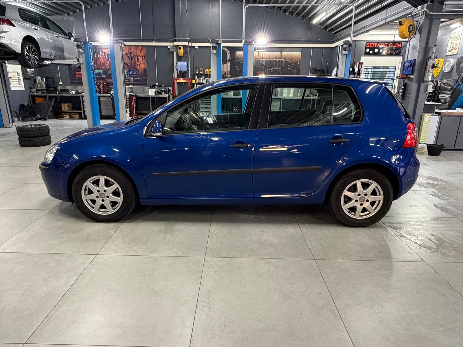 VW Golf 1.6 FSI Trendline-image-7