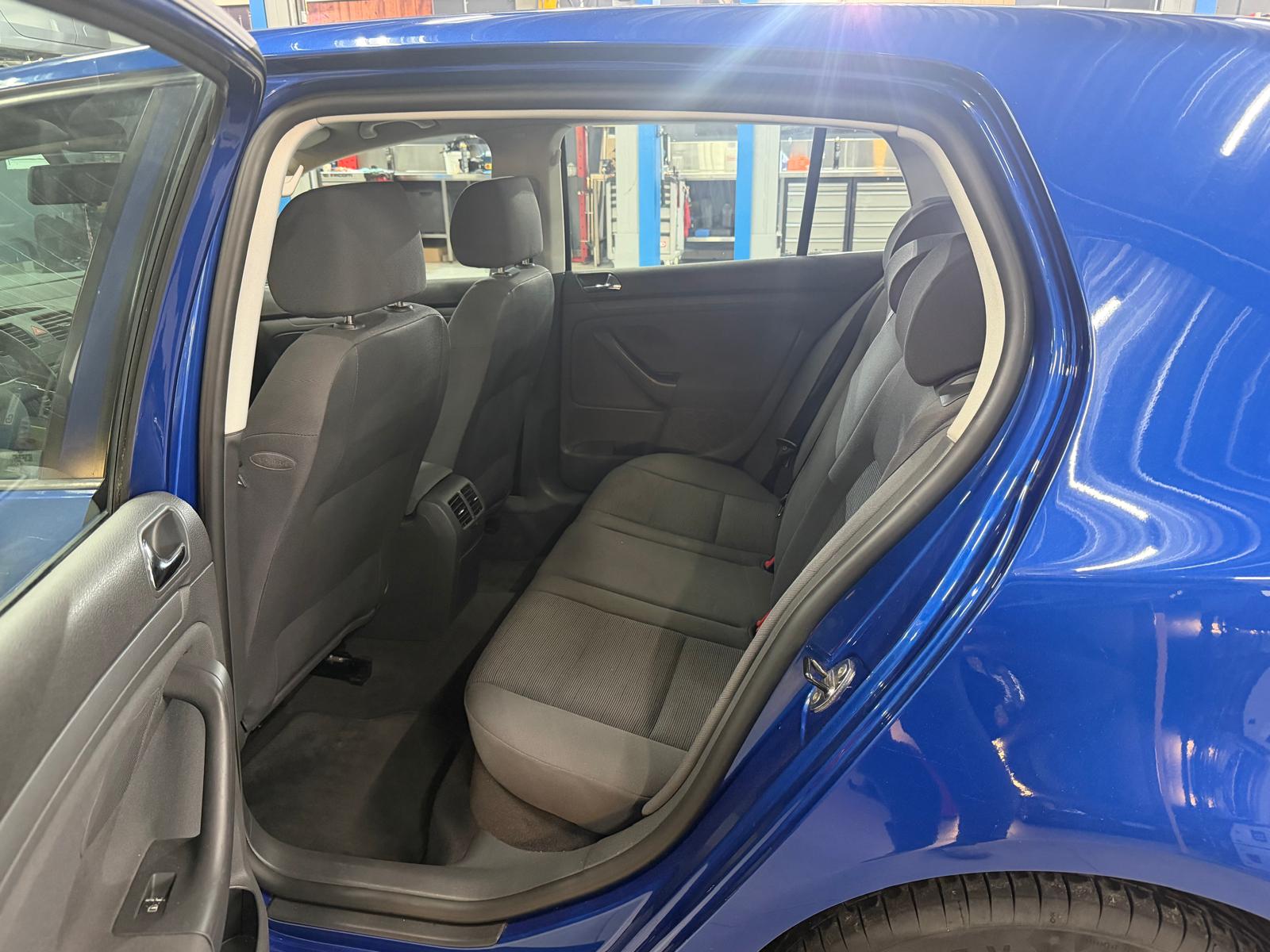 VW Golf 1.6 FSI Trendline-image-9