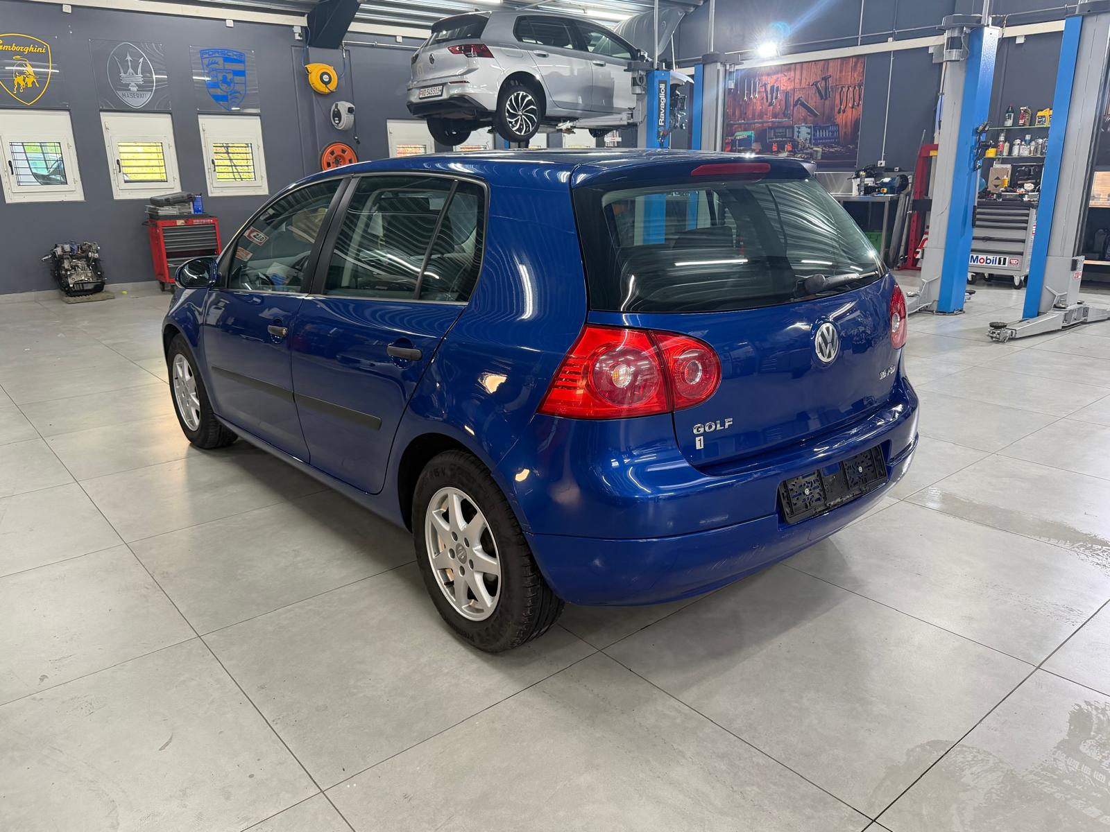 VW Golf 1.6 FSI Trendline-image-6