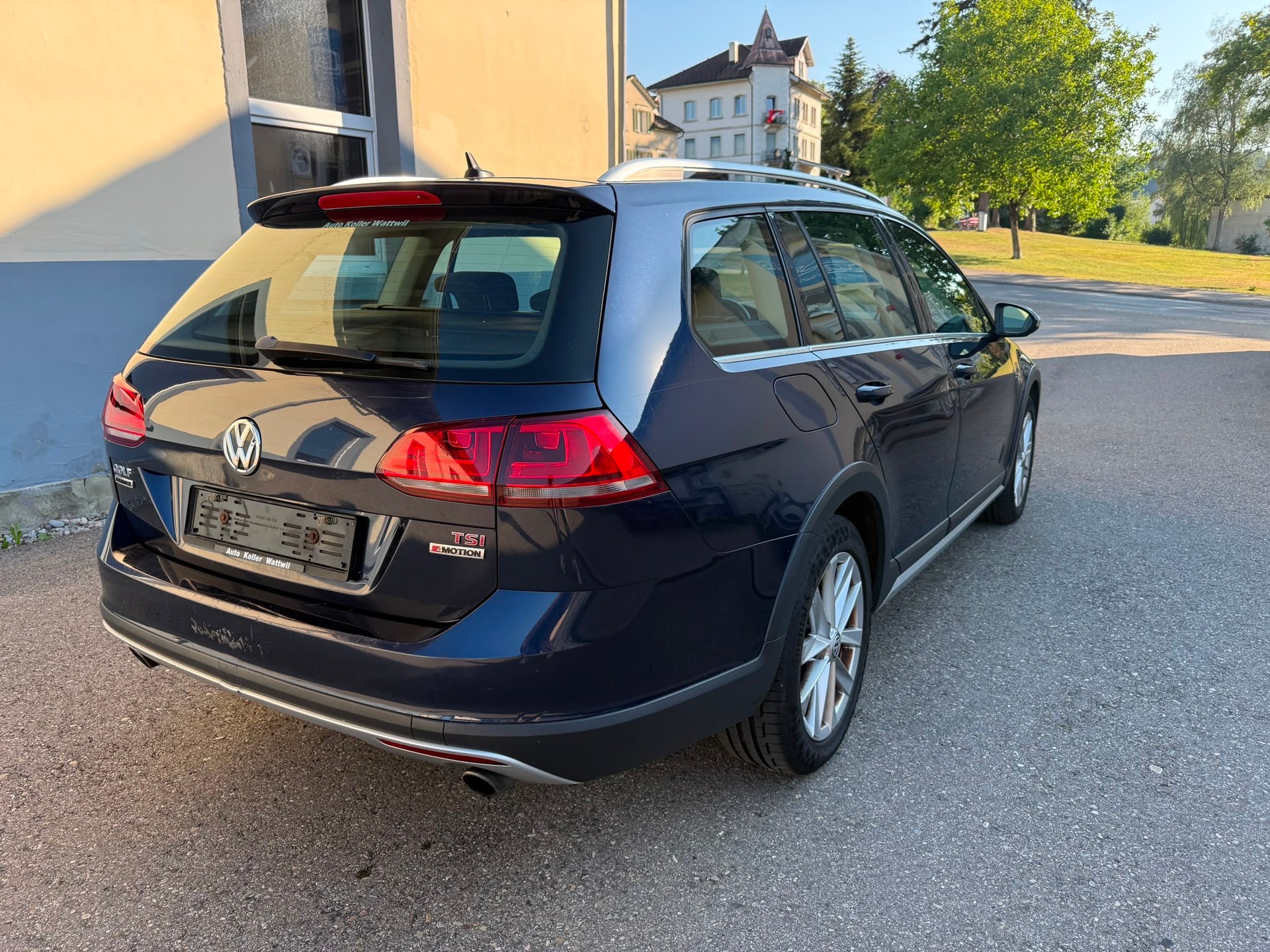 VW Golf 1.8 TSI Alltrack 4Motion-image-3