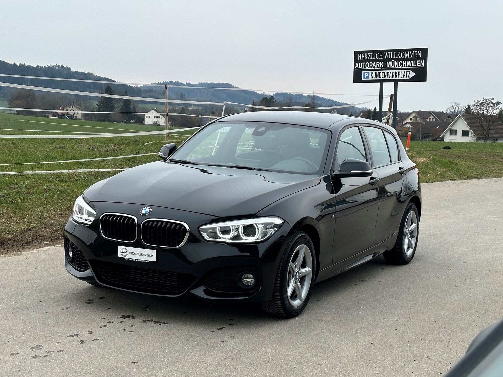 BMW 120d xDrive M Sport Steptronic-image-0