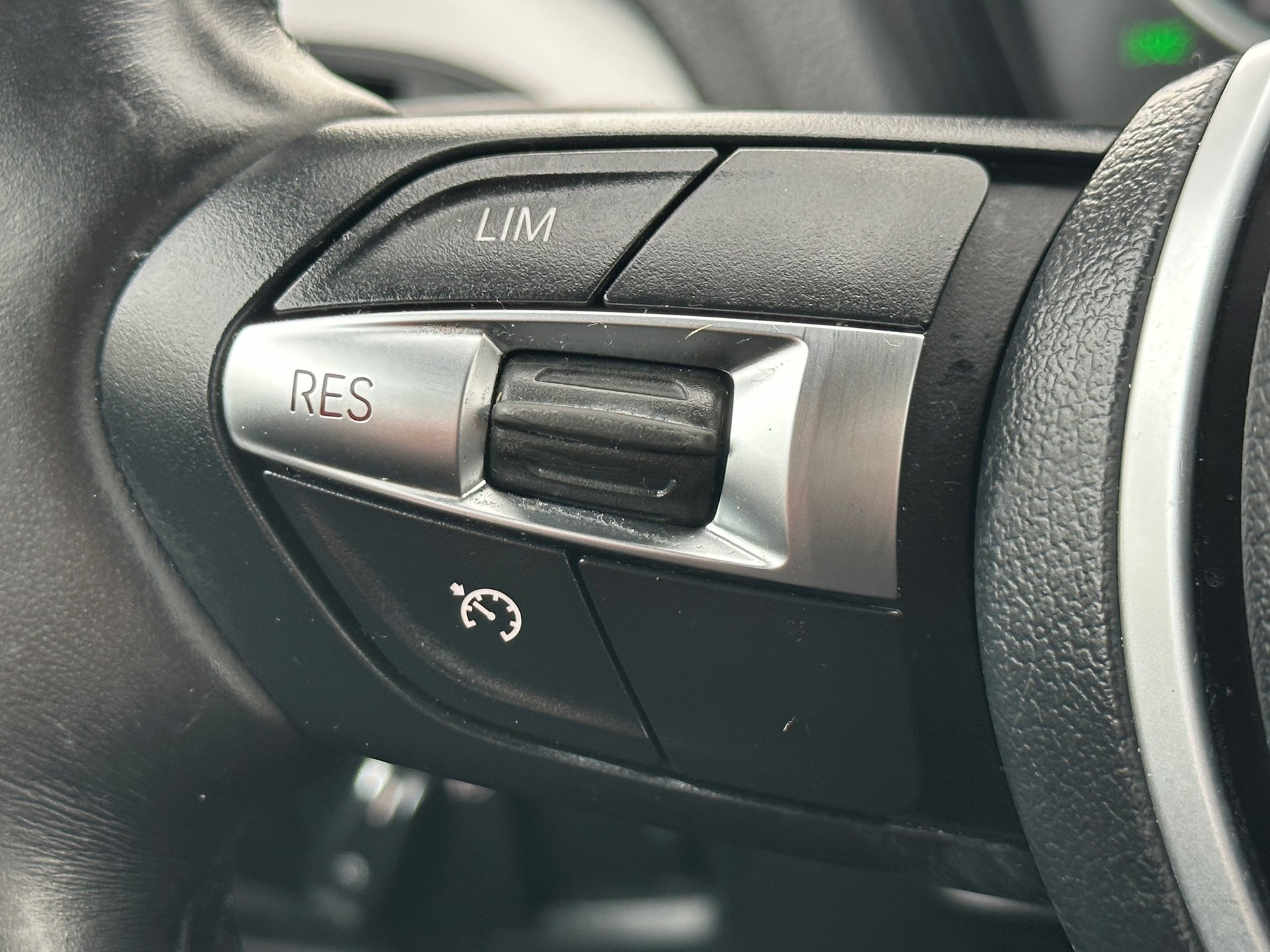 BMW 120d xDrive M Sport Steptronic-image-12