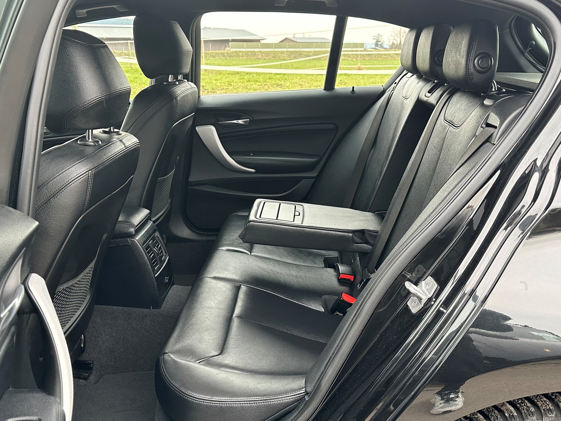 BMW 120d xDrive M Sport Steptronic-image-9