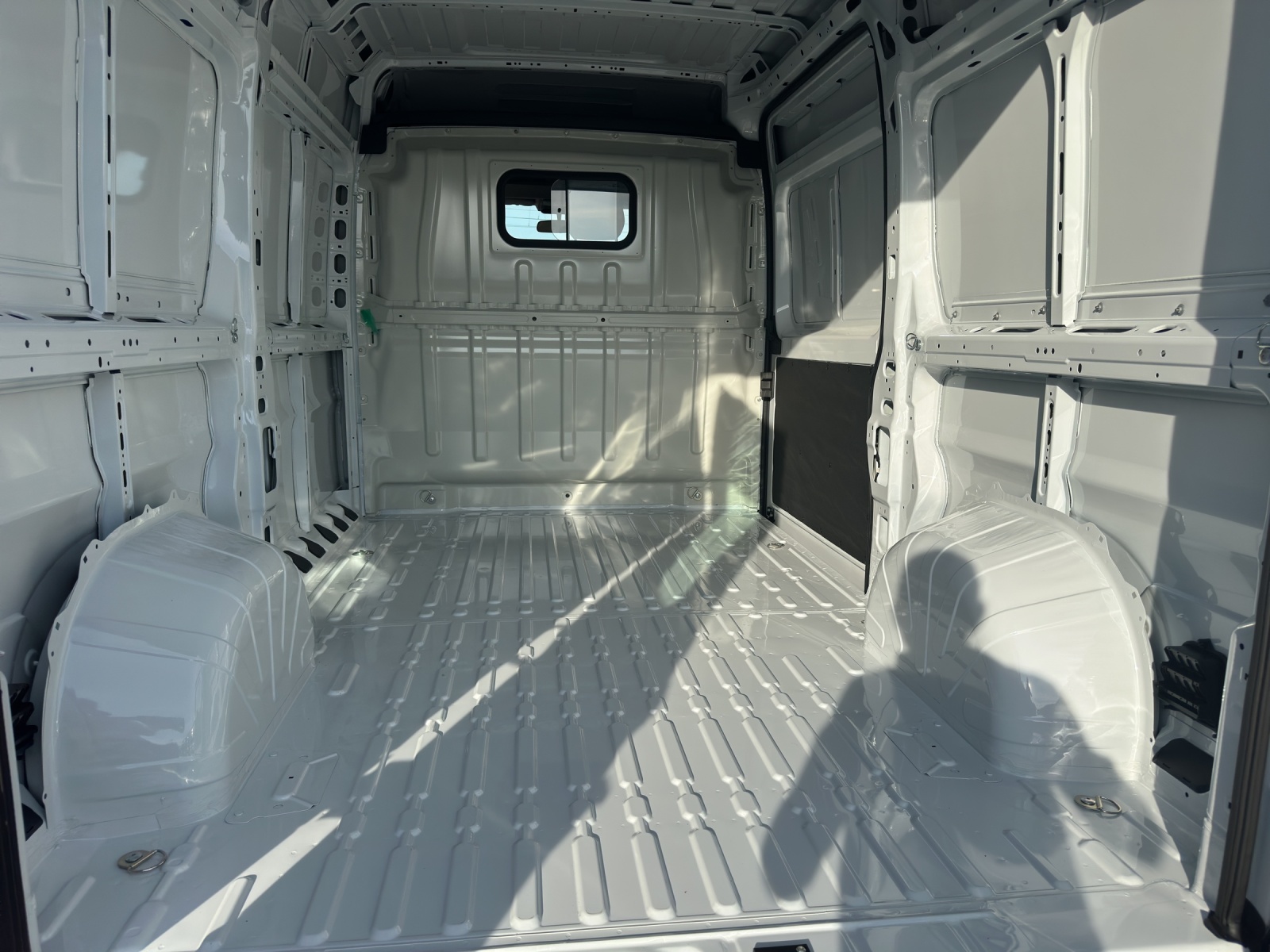 PEUGEOT Boxer 2.2 HDI 335 L2H2-image-8