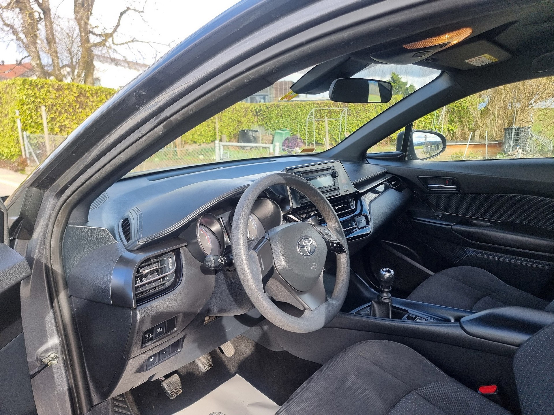 TOYOTA C-HR 1.2 Turbo Active-image-8