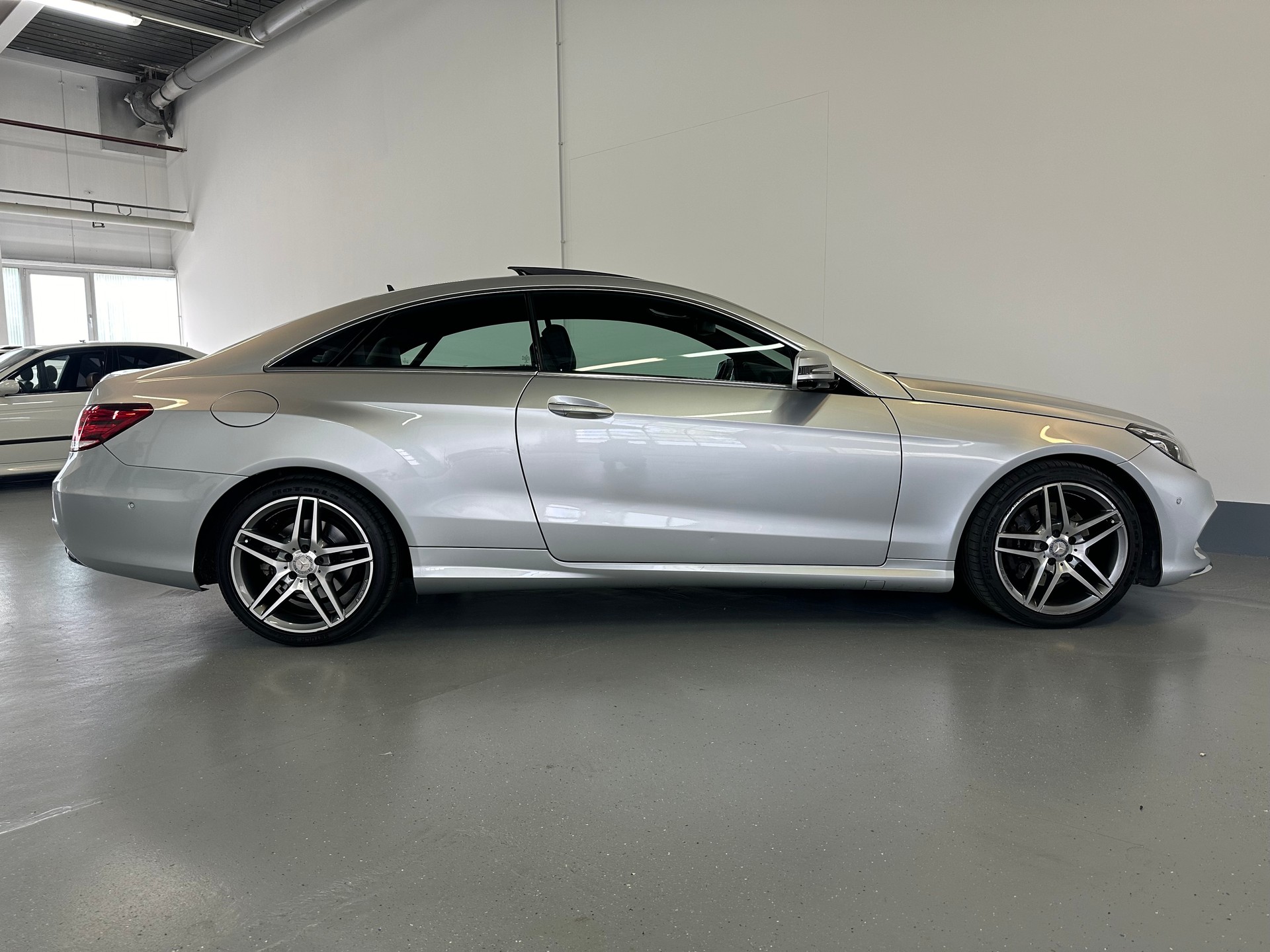 MERCEDES-BENZ E 350 4Matic 7G-Tronic-image-18