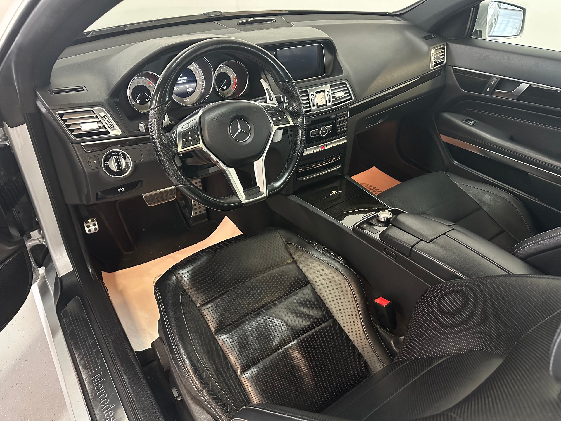 MERCEDES-BENZ E 350 4Matic 7G-Tronic-image-22