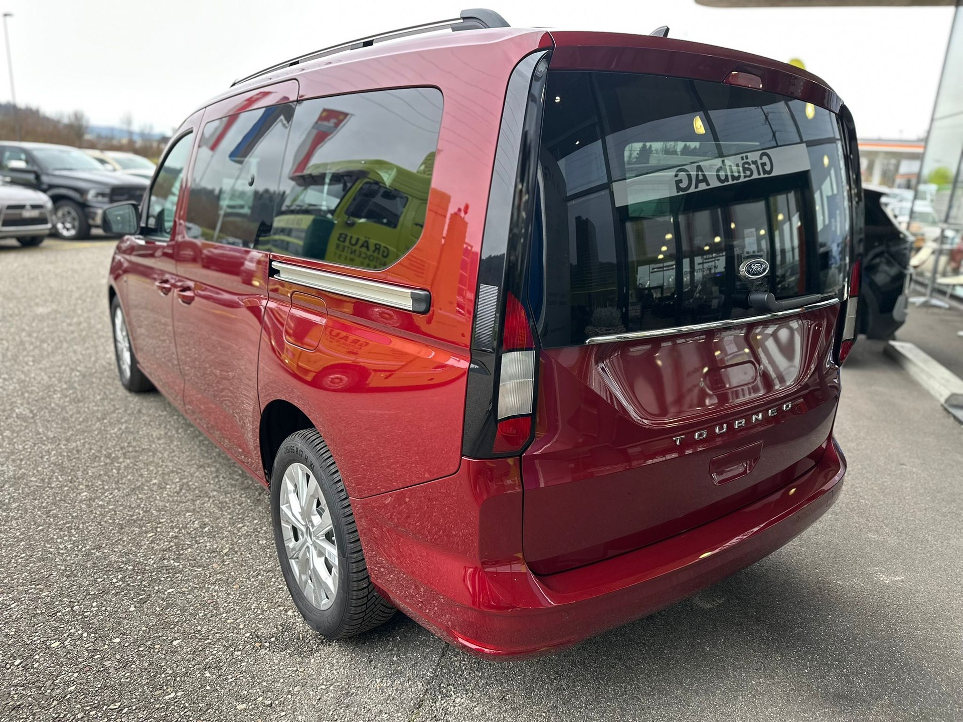 FORD Grand Tourneo Connect 2.0 EcoBlue Titanium Automat-image-5
