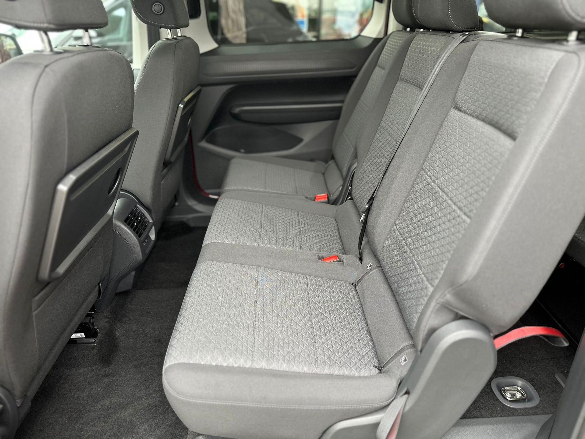 FORD Grand Tourneo Connect 2.0 EcoBlue Titanium Automat-image-9